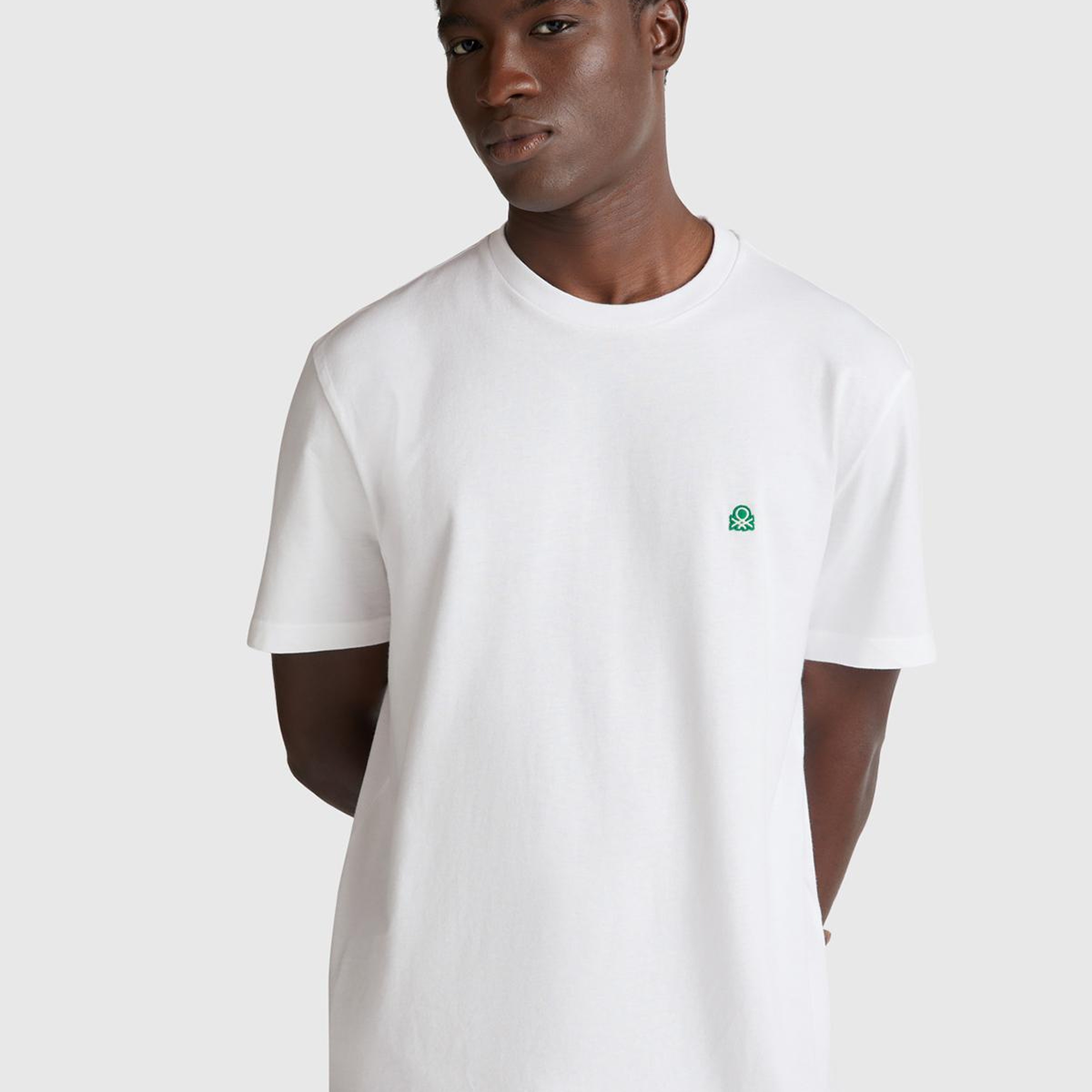 Erkek Beyaz %100 Koton Logolu Bisiklet Yaka T-Shirt