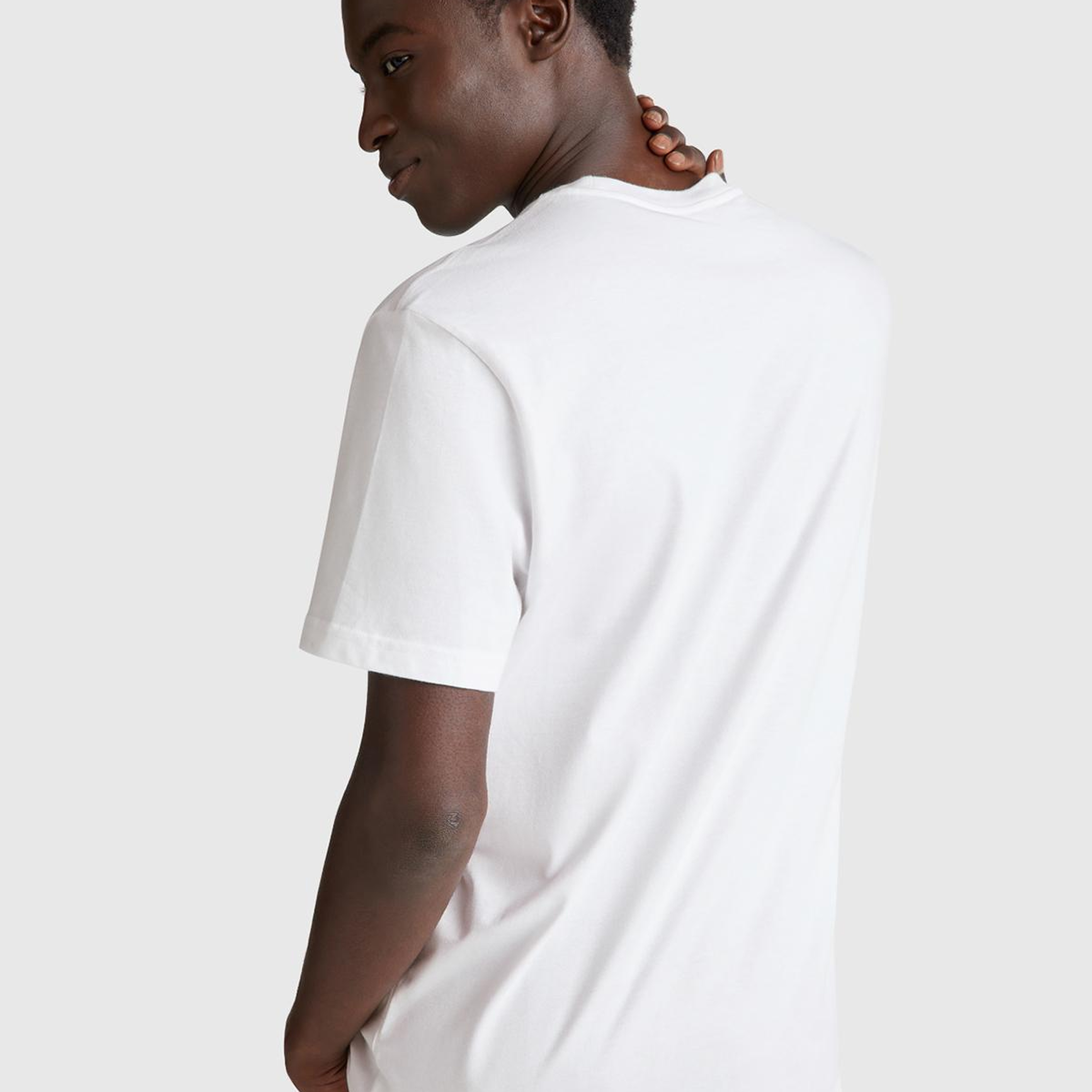 Erkek Beyaz %100 Koton Logolu Bisiklet Yaka T-Shirt