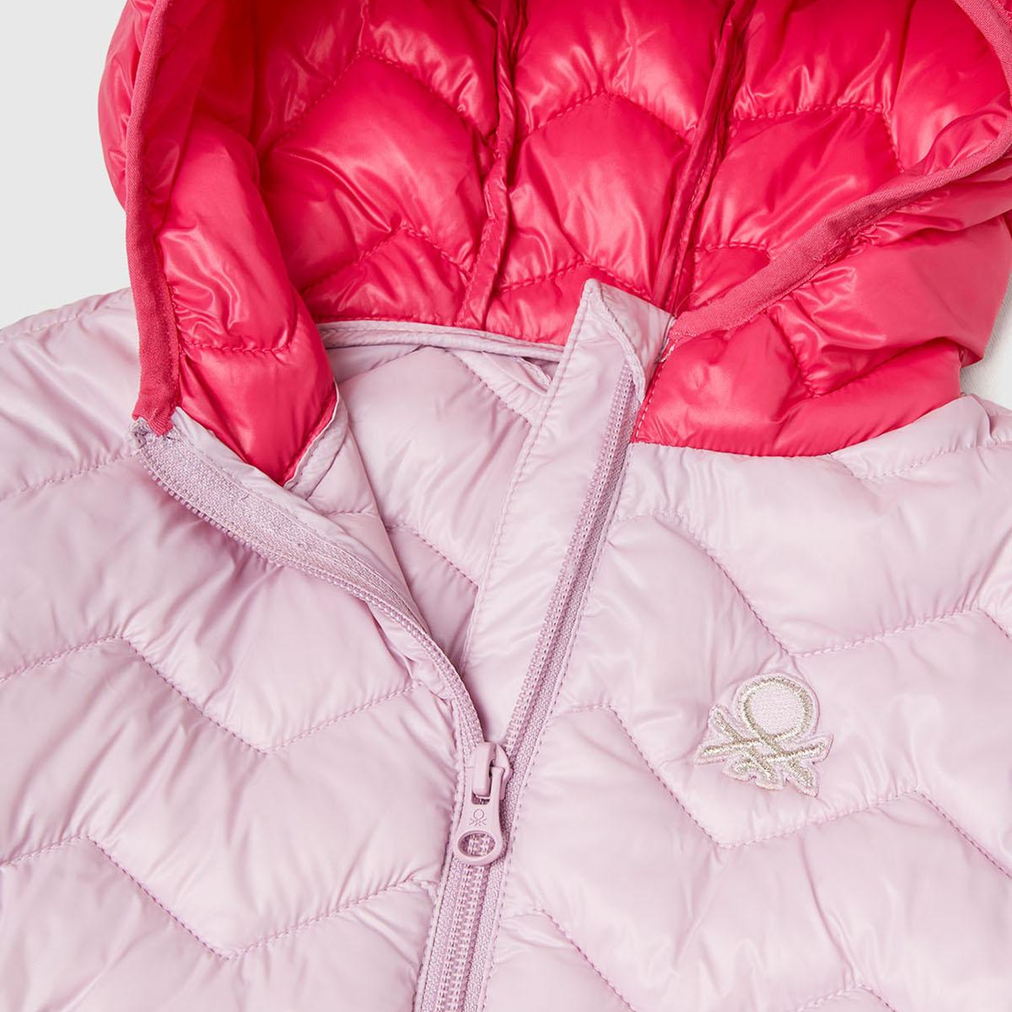 Kız Çocuk Lila-Pembe Simli Logo İşlemeli Kapüşonlu Mevsimlik İnce Mont
