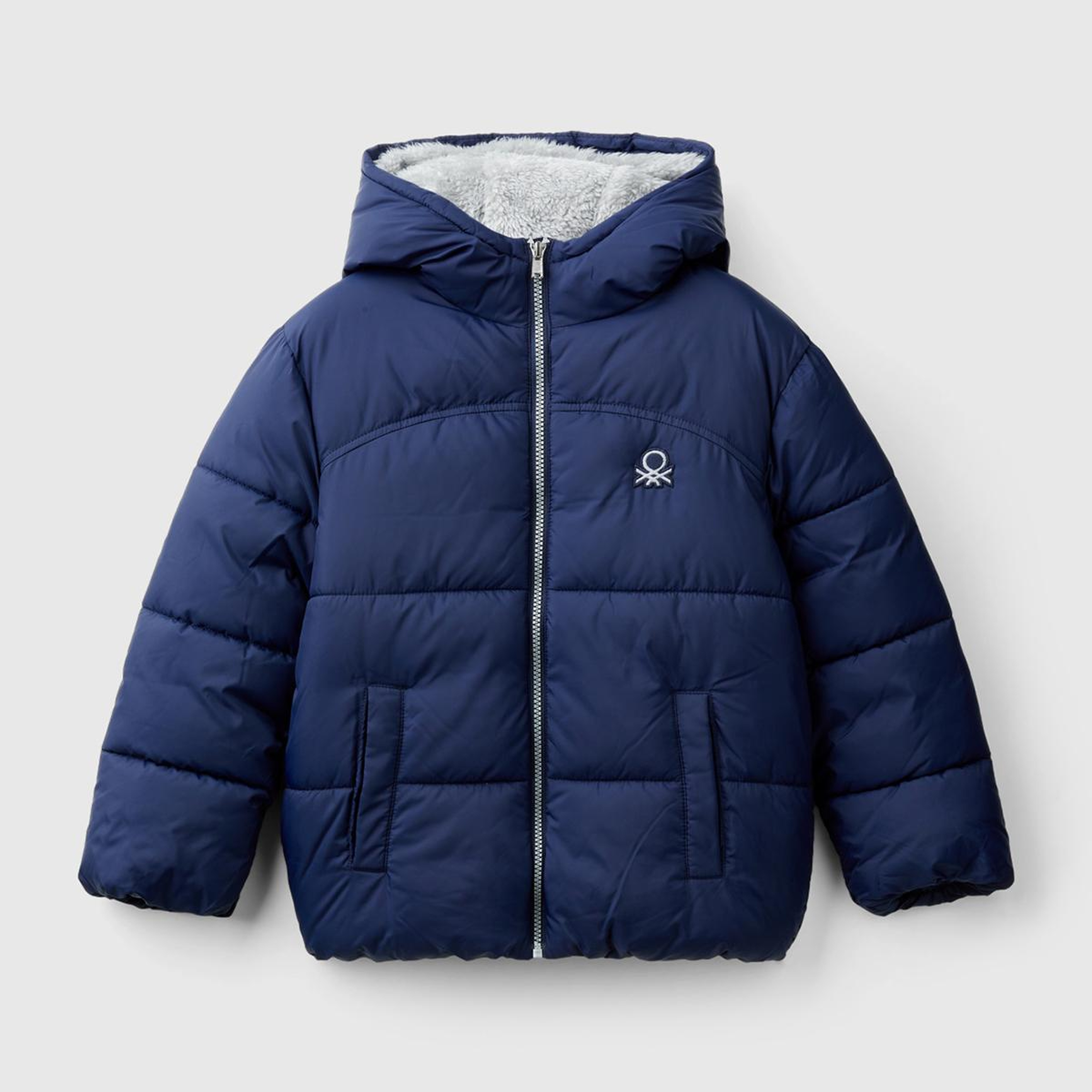 Erkek Çocuk Lacivert Sol Göğsü Logo Yamalı Önü Cep Detaylı Pufa Mont