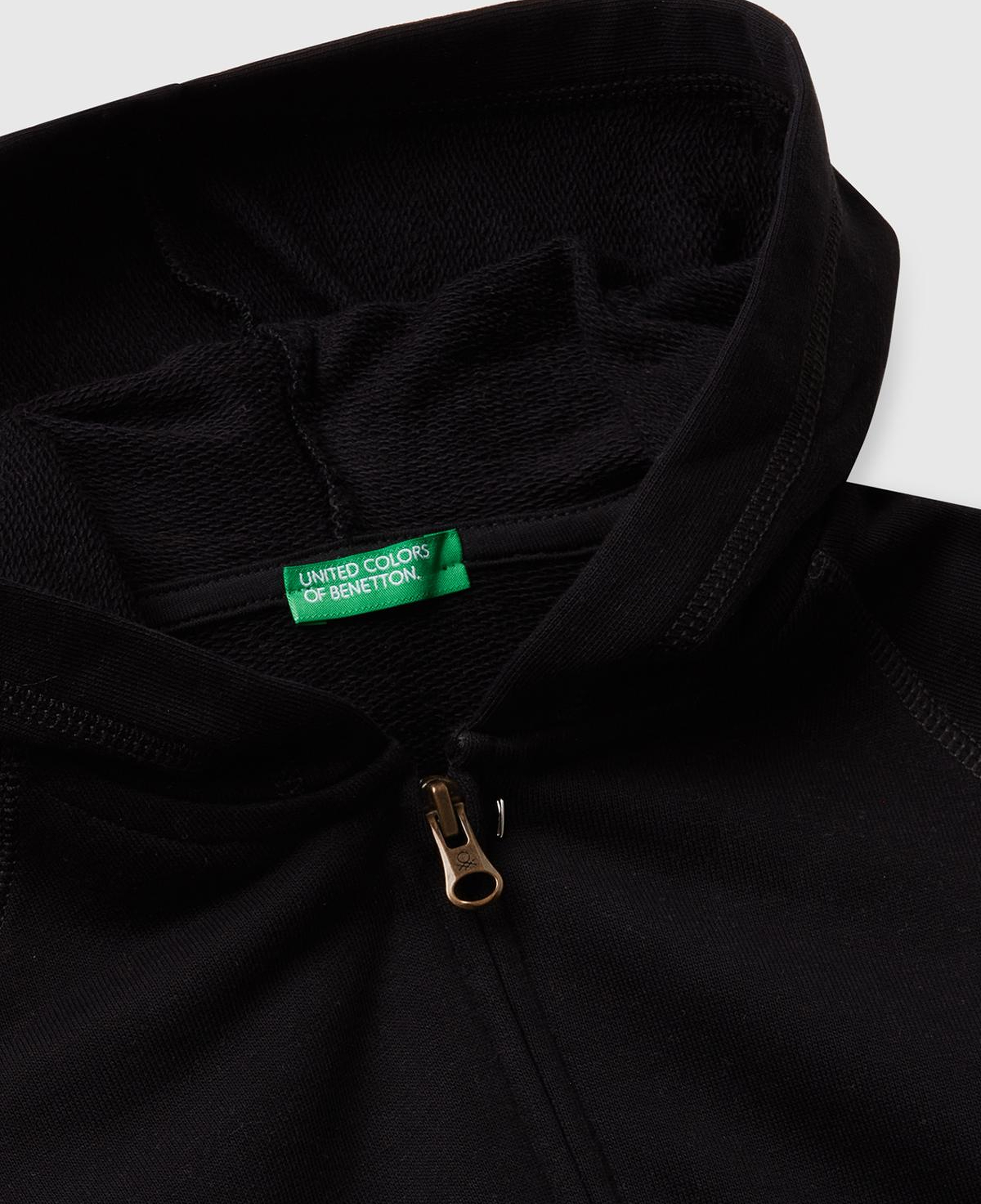 Erkek Çocuk Siyah Önü ve Arkası Baskılı Fermuarlı Yan Cepli Sweatshirt