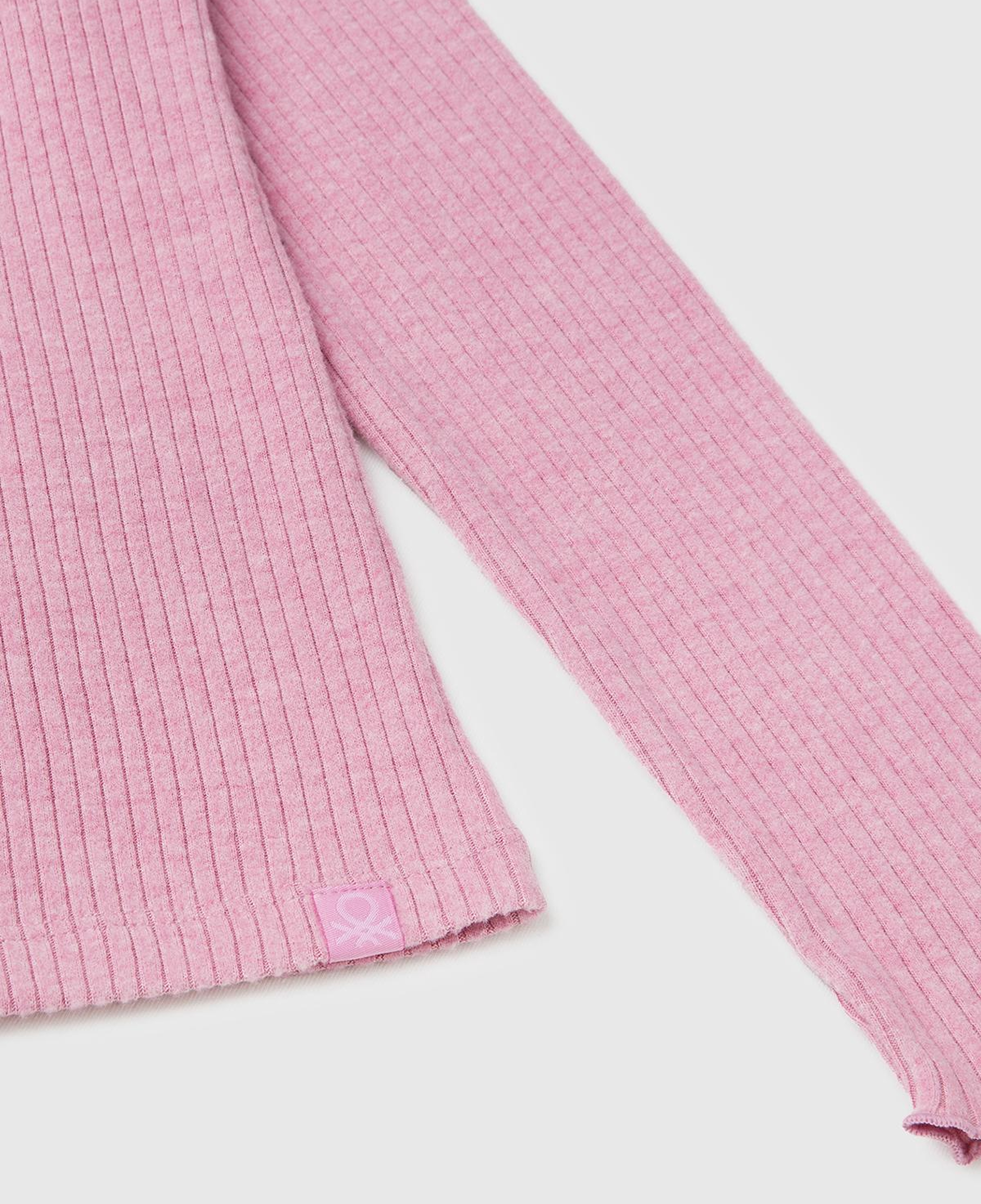 Kız Çocuk Pembe Logo Etiketli Fırfır Detaylı Yarım Balıkçı Yaka Uzun Kollu T-Shirt