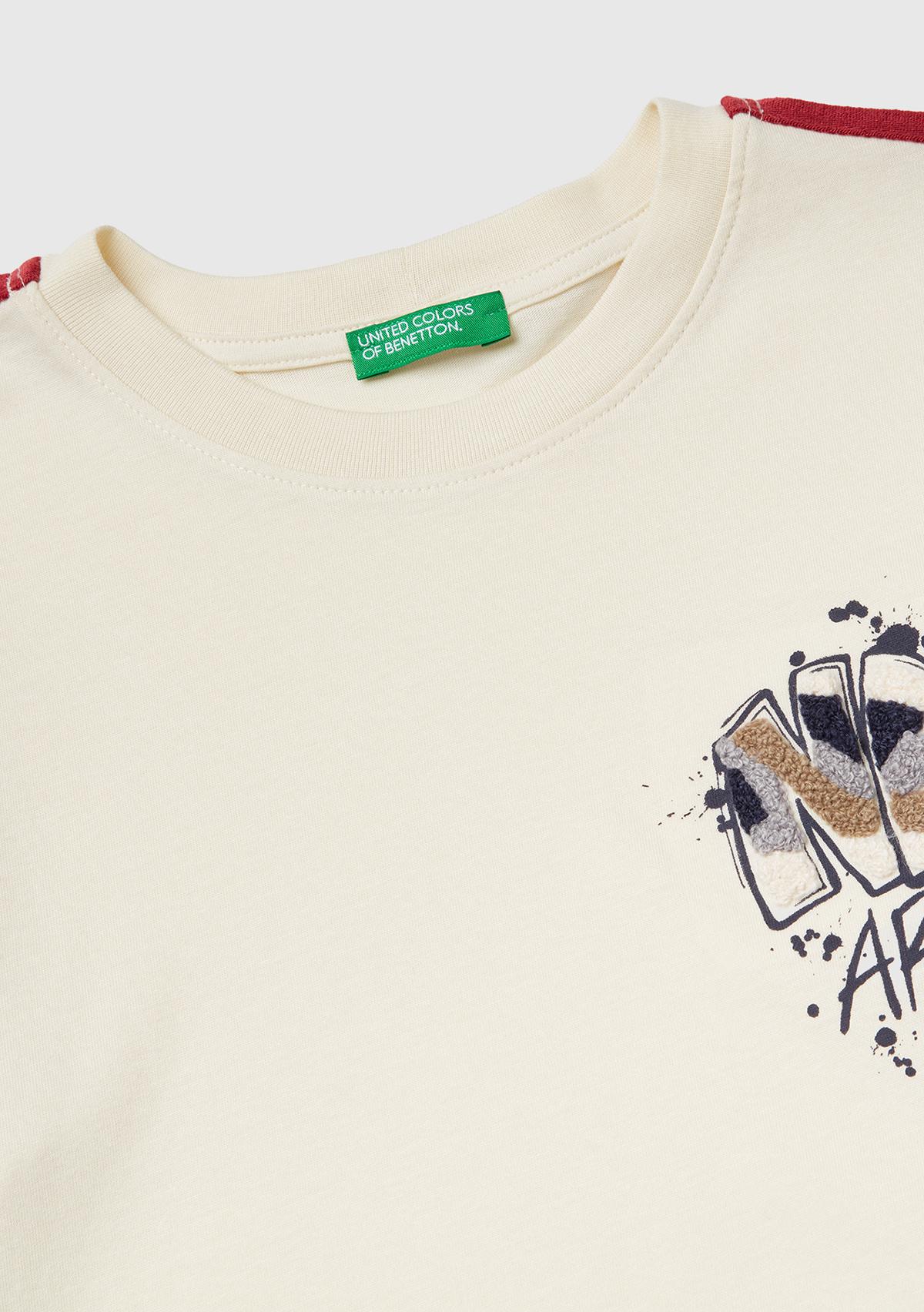 Erkek Çocuk Krem Önü Baskılı Kontrast Bant Detaylı Uzun Kollu T-shirt