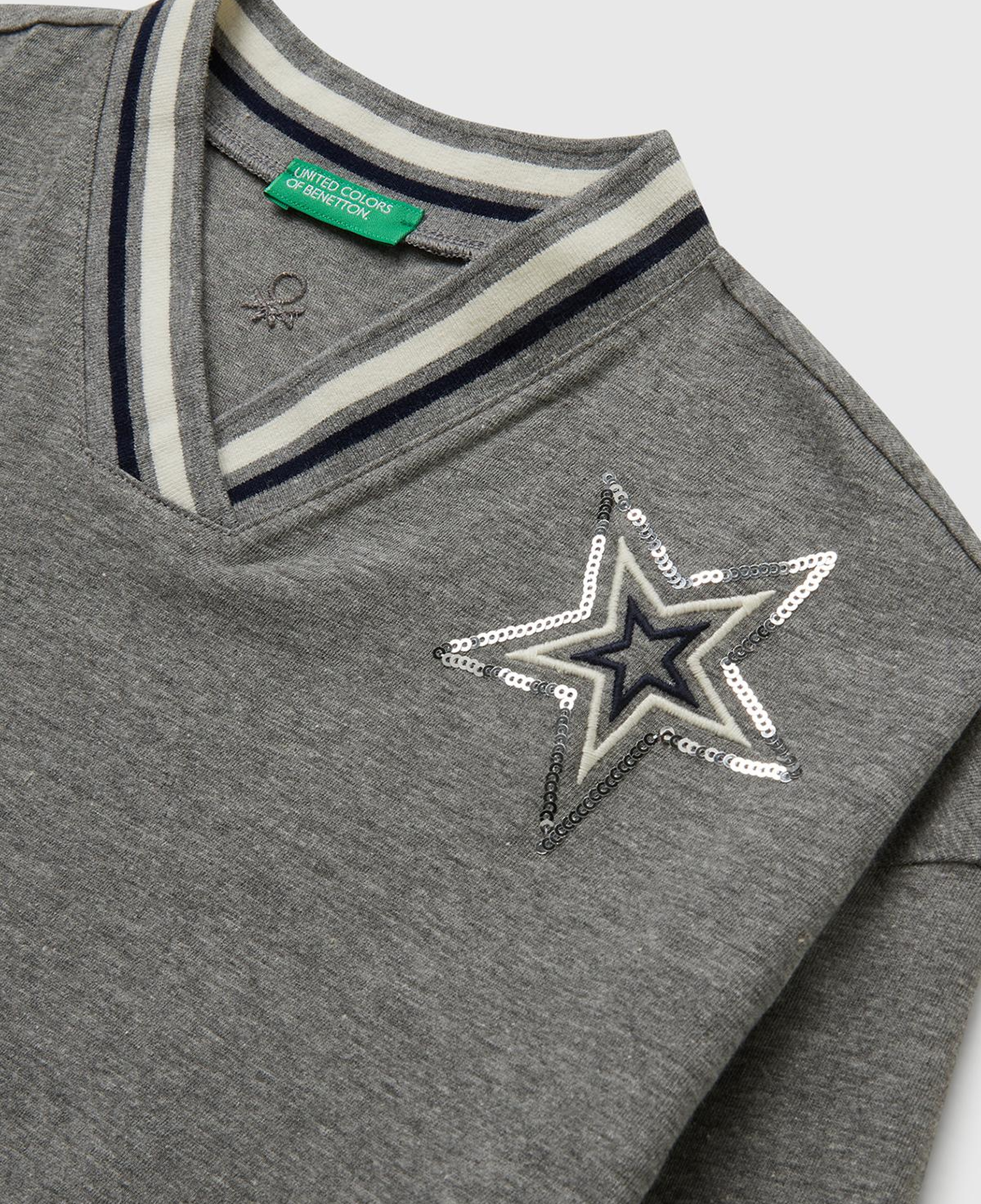 Kız Çocuk Antrasit Melanj Payet İşlemeli Şeritli V Yaka Boxy Fit Uzun Kollu T-shirt