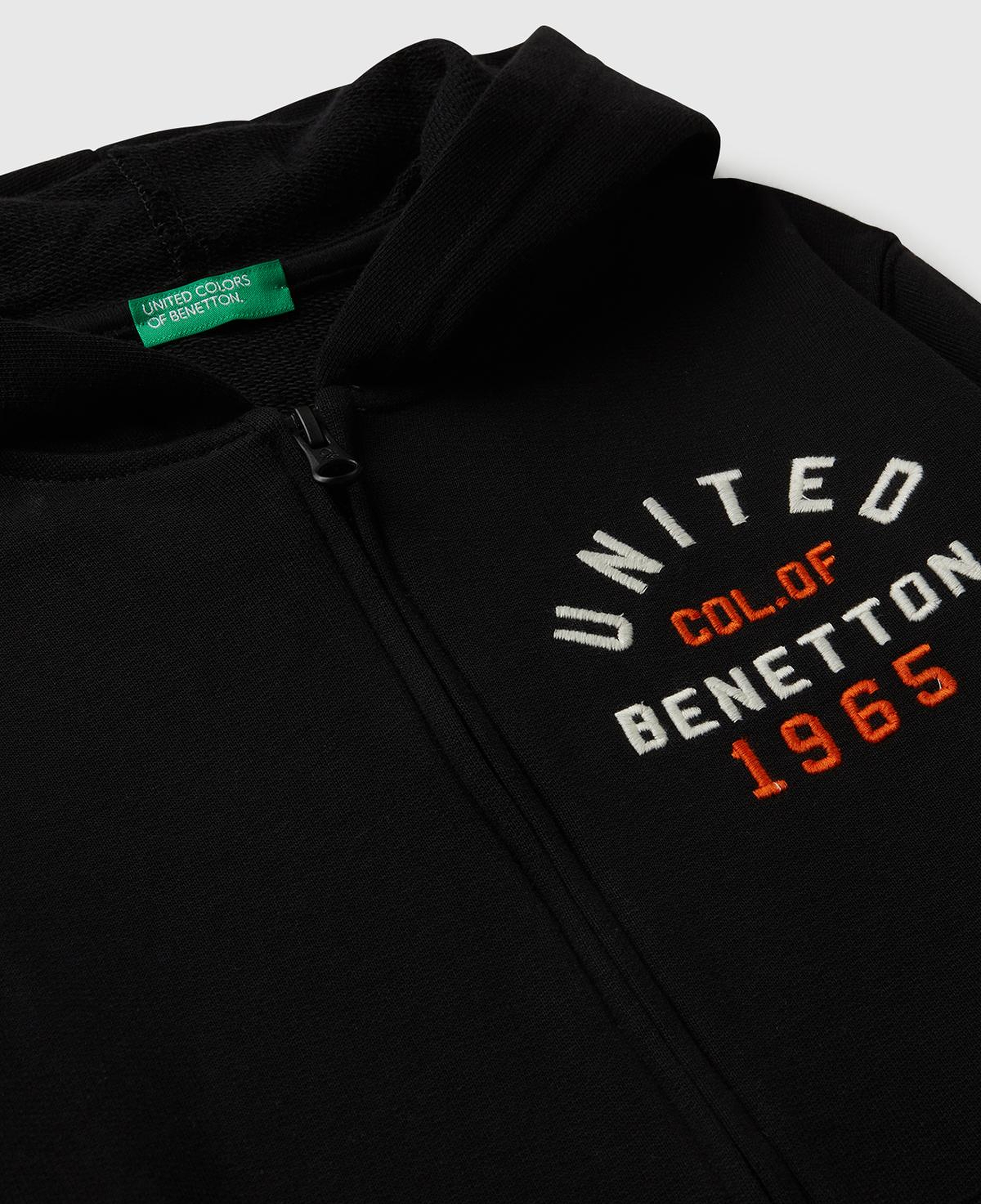 Erkek Çocuk Siyah Önü Logo Detaylı Fermuarlı Kapüşonlu Sweatshirt