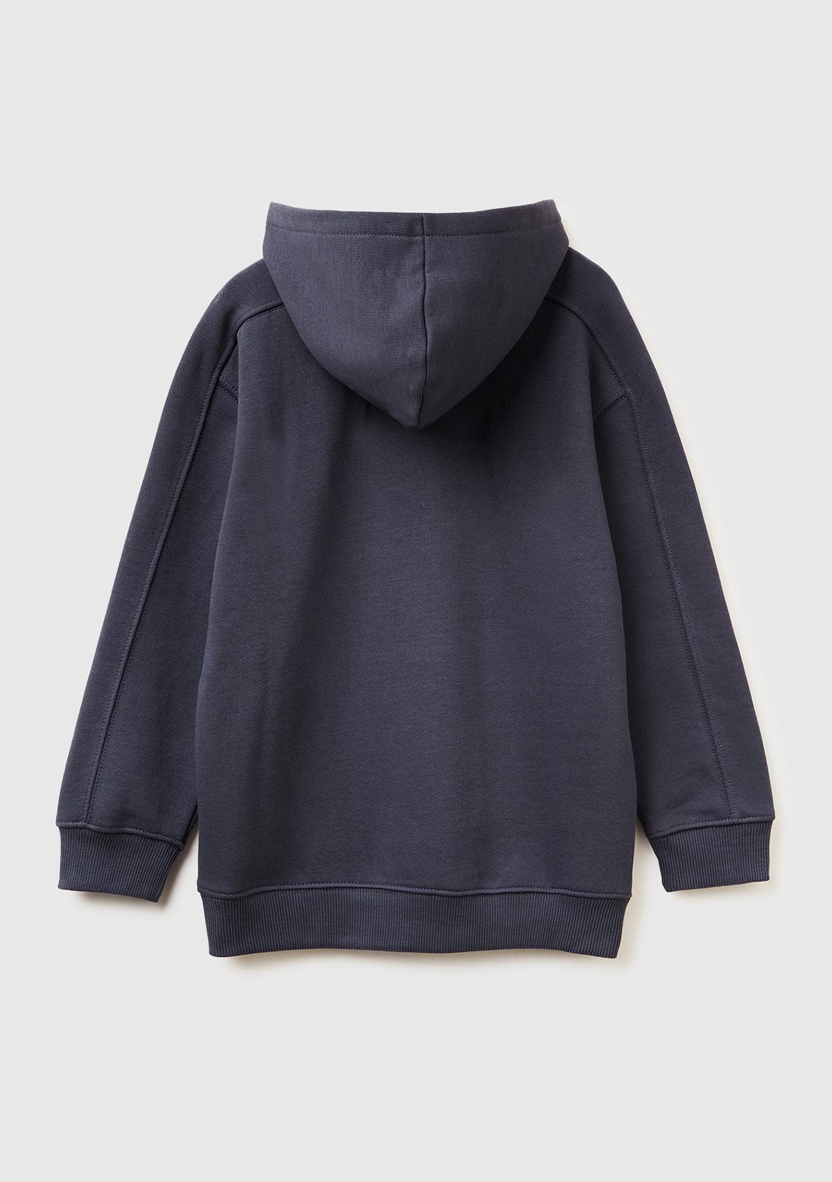 Erkek Çocuk Koyu Gri Önü Baskılı Düşük Omuzlu Kapüşonlu Sweatshirt