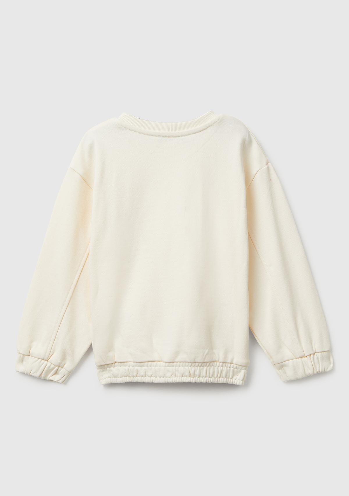 Kız Çocuk Ekru Dikiş Detaylı Kalpli Yama Cepli Regular Fit Sweatshirt