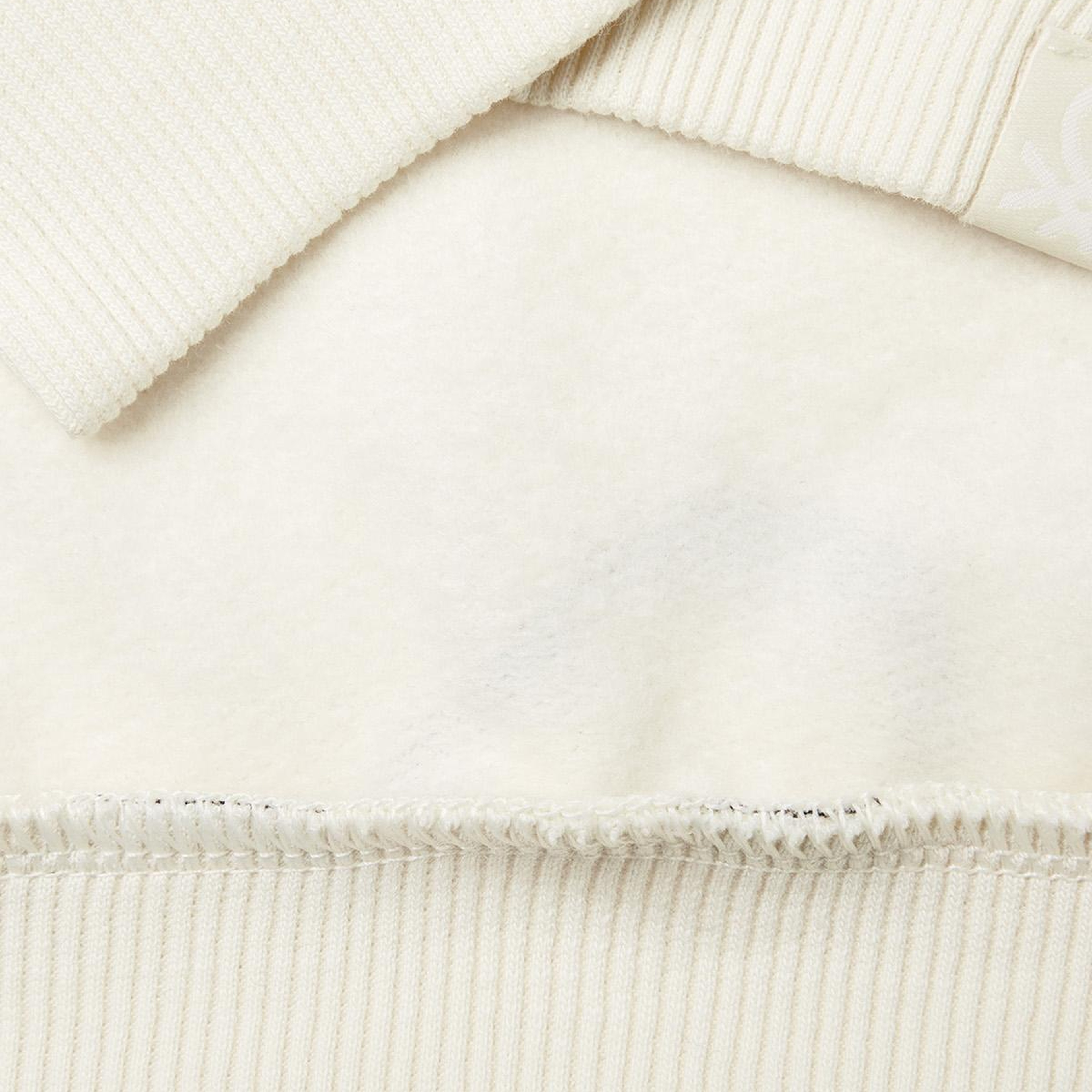 Kız Çocuk Ekru Tamamı Baskılı Logo Etiketi Detaylı Yırtmaçlı Sweatshirt