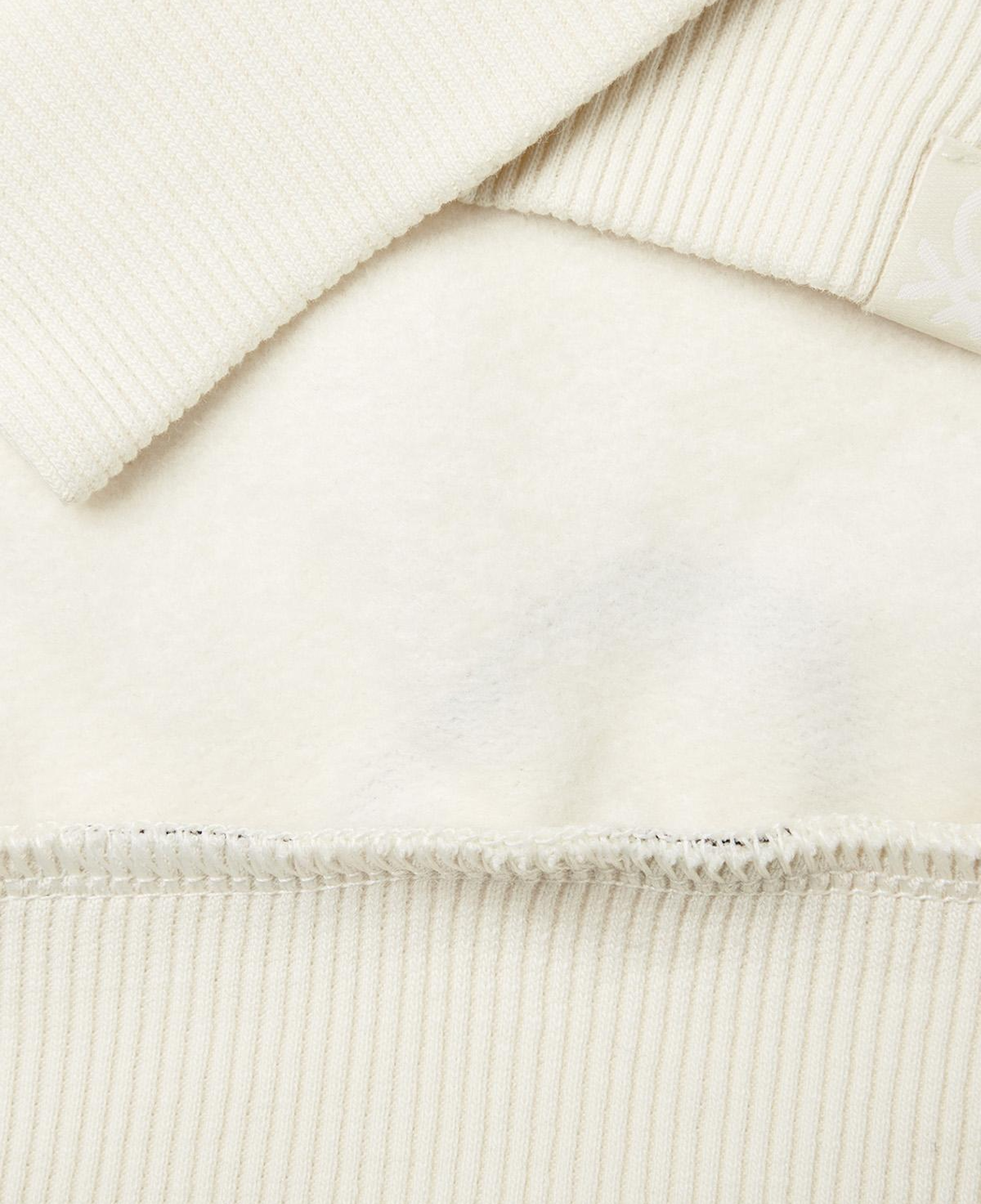 Kız Çocuk Ekru Tamamı Baskılı Logo Etiketi Detaylı Yırtmaçlı Sweatshirt