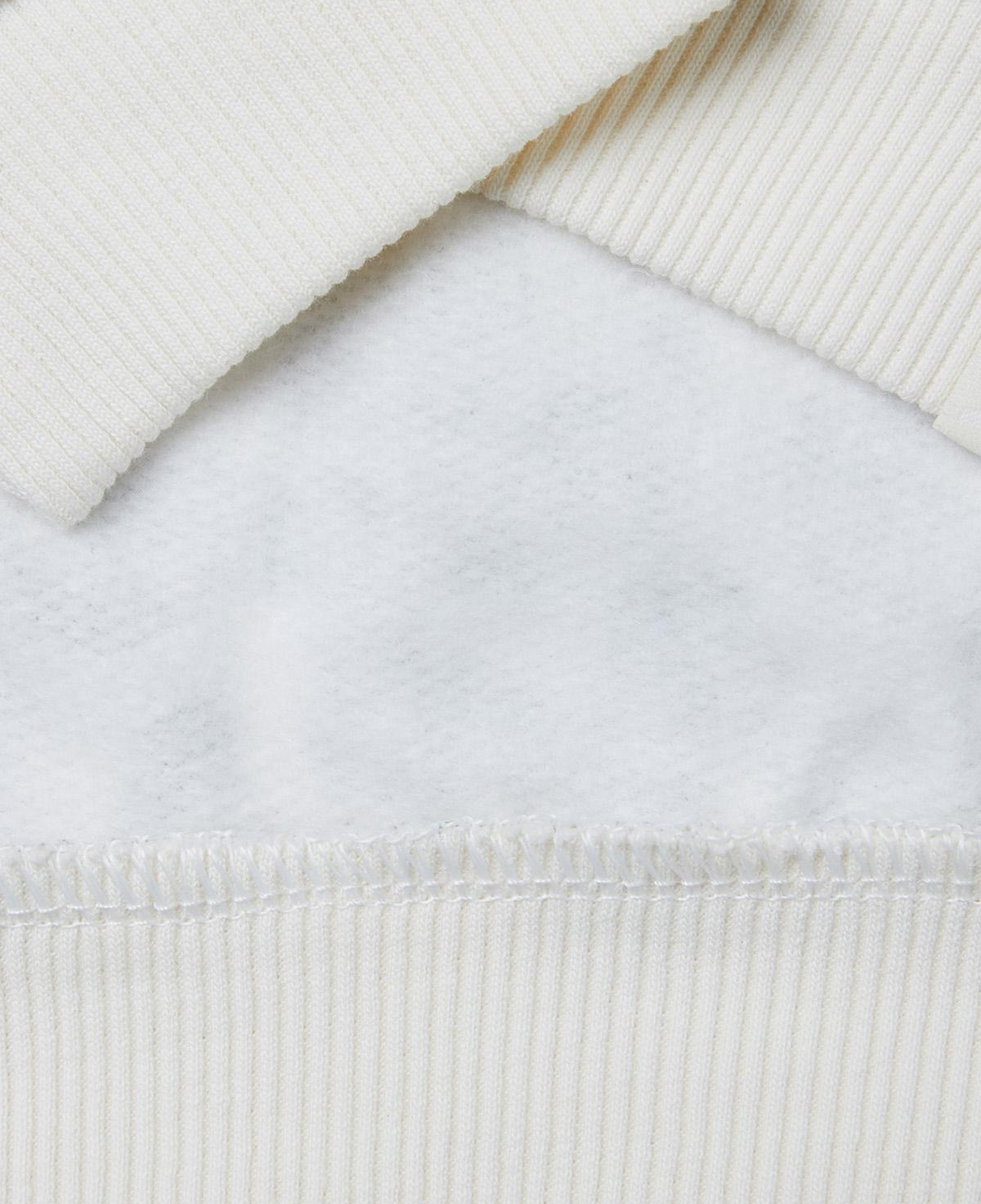 Kız Çocuk Bej Tamamı Baskılı Logo Etiketi Detaylı Yırtmaçlı Sweatshirt