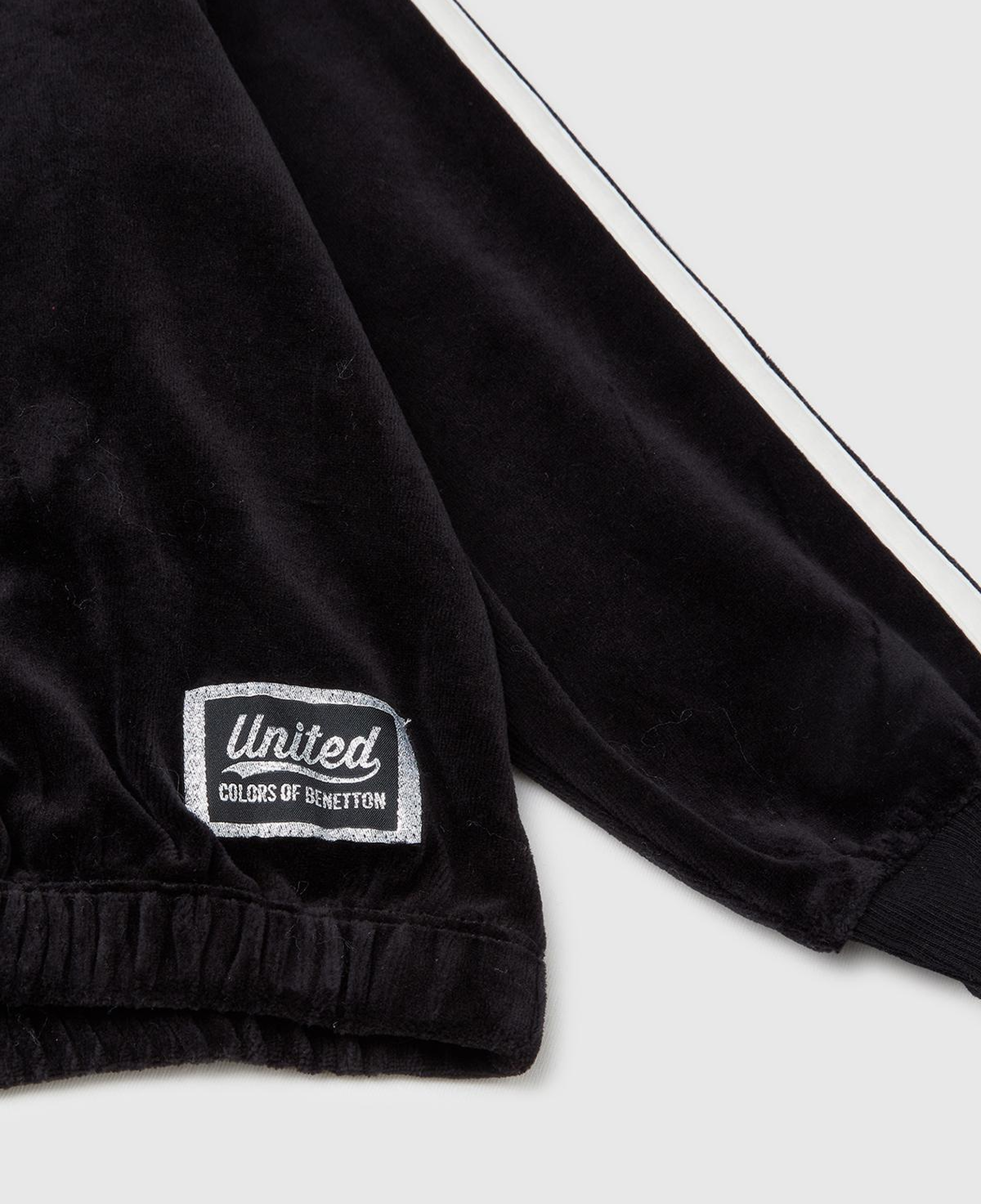 Kız Çocuk Siyah Logo Etiketli Fermuarlı Reglan Kol Dik Yaka Sweatshirt