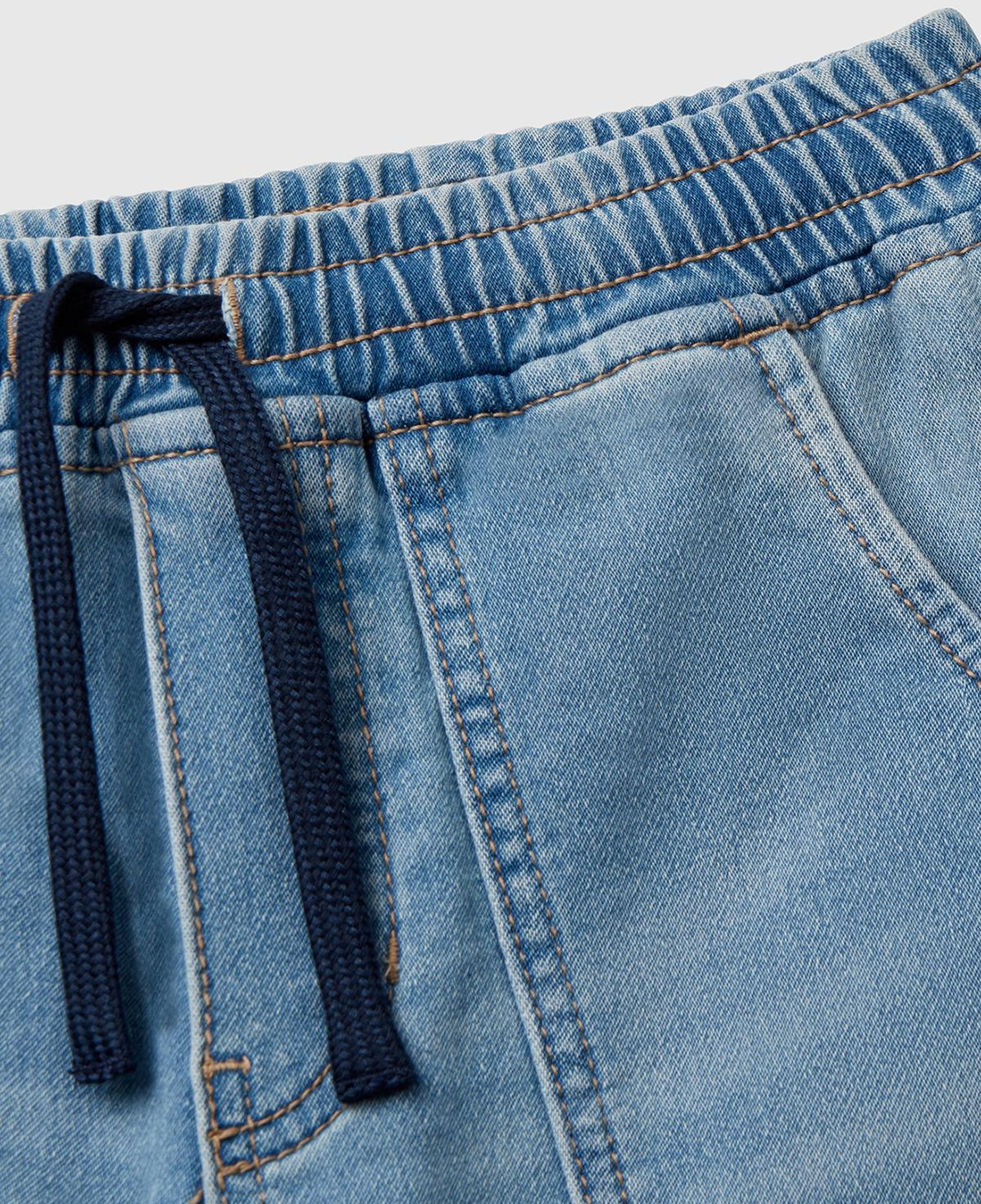 Erkek Çocuk Açık Mavi Logo Detaylı Büzgü İpli Denim Jogger Pantolon