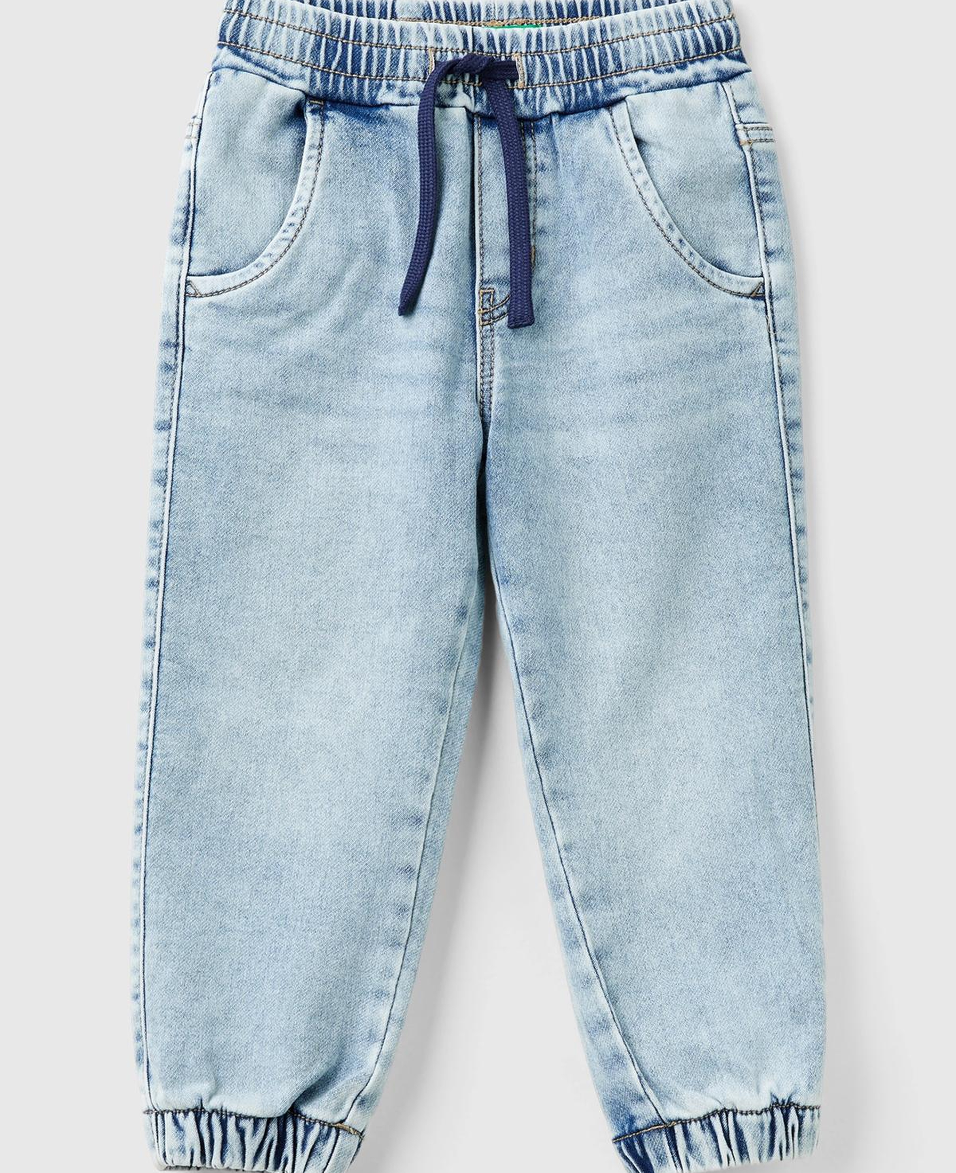 Erkek Çocuk Açık Mavi Arka Cebi Logolu Lastik Paça Ağartılmış Denim Pantolon