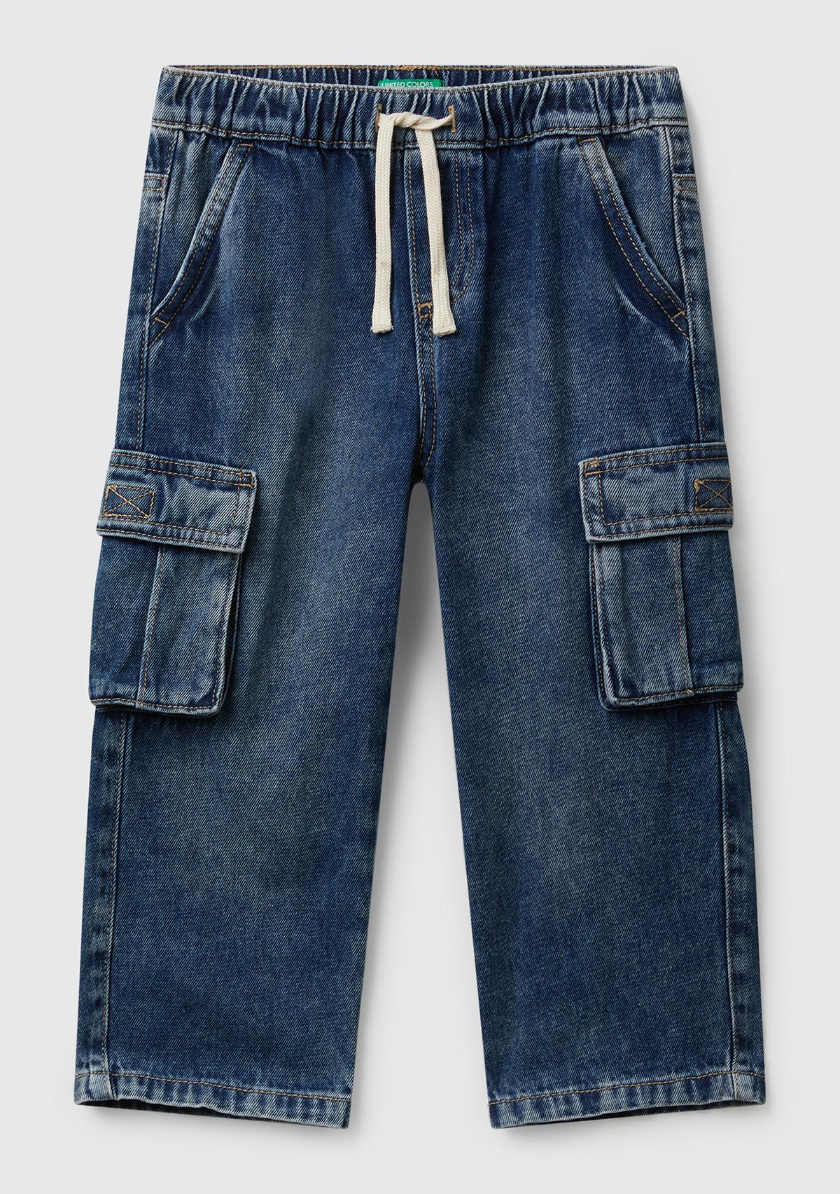 Erkek Çocuk Koyu Mavi Arkası Logo Detaylı Yan Cepli Büzgü İpli Denim Pantolon
