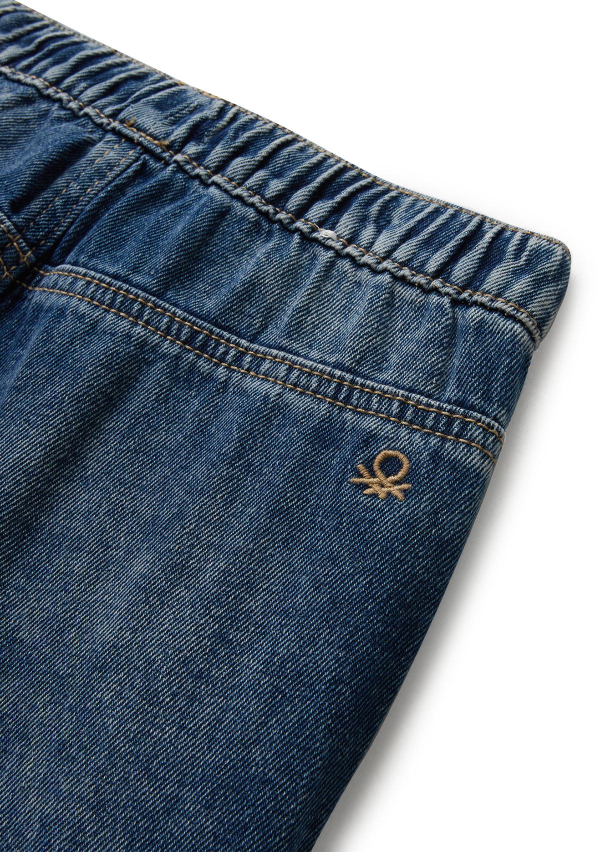 Erkek Çocuk Koyu Mavi Arkası Logo Detaylı Yan Cepli Büzgü İpli Denim Pantolon
