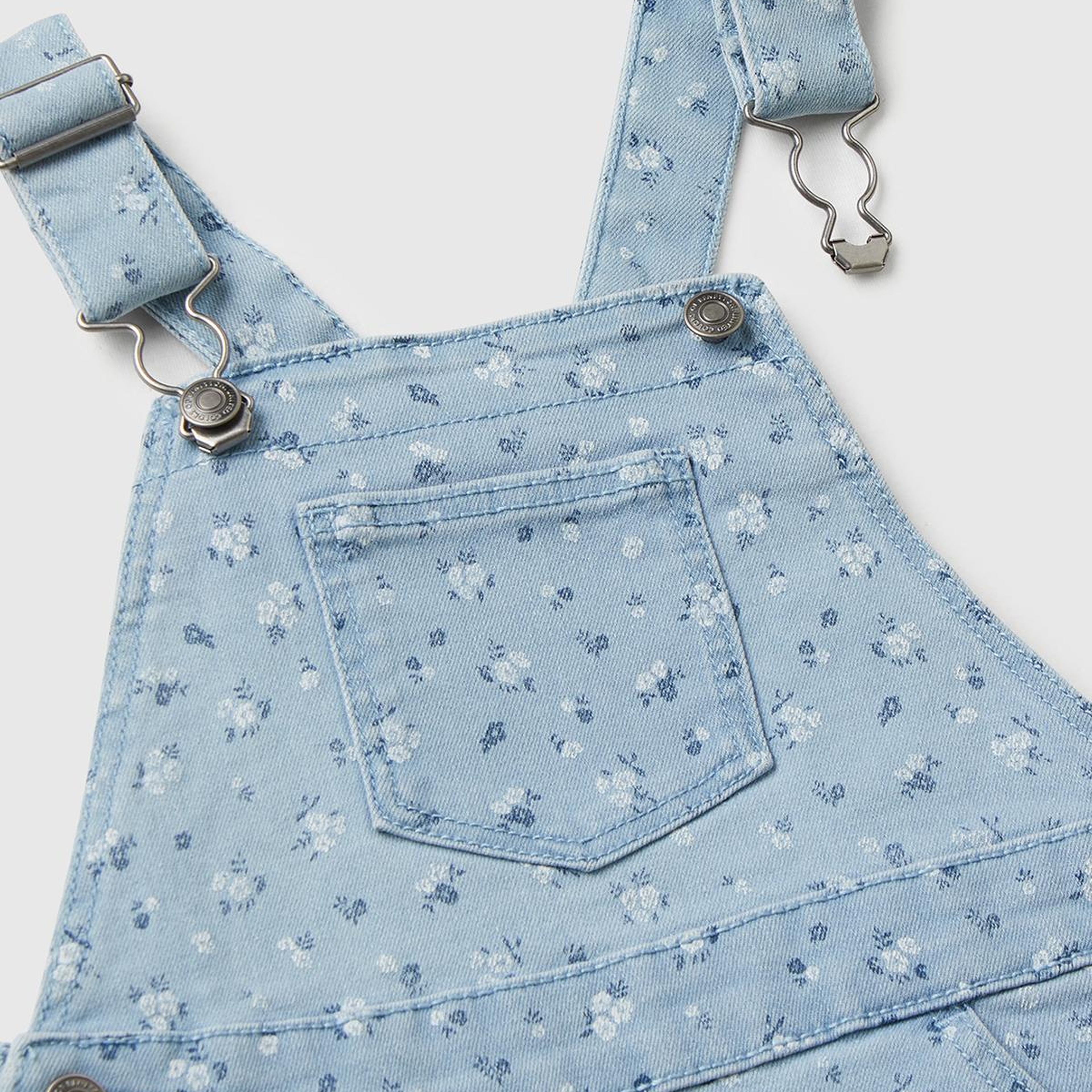 Kız Çocuk Açık Mavi Tamamı Çiçek Desenli Ayarlanabilir Askılı Denim Tulum Elbise