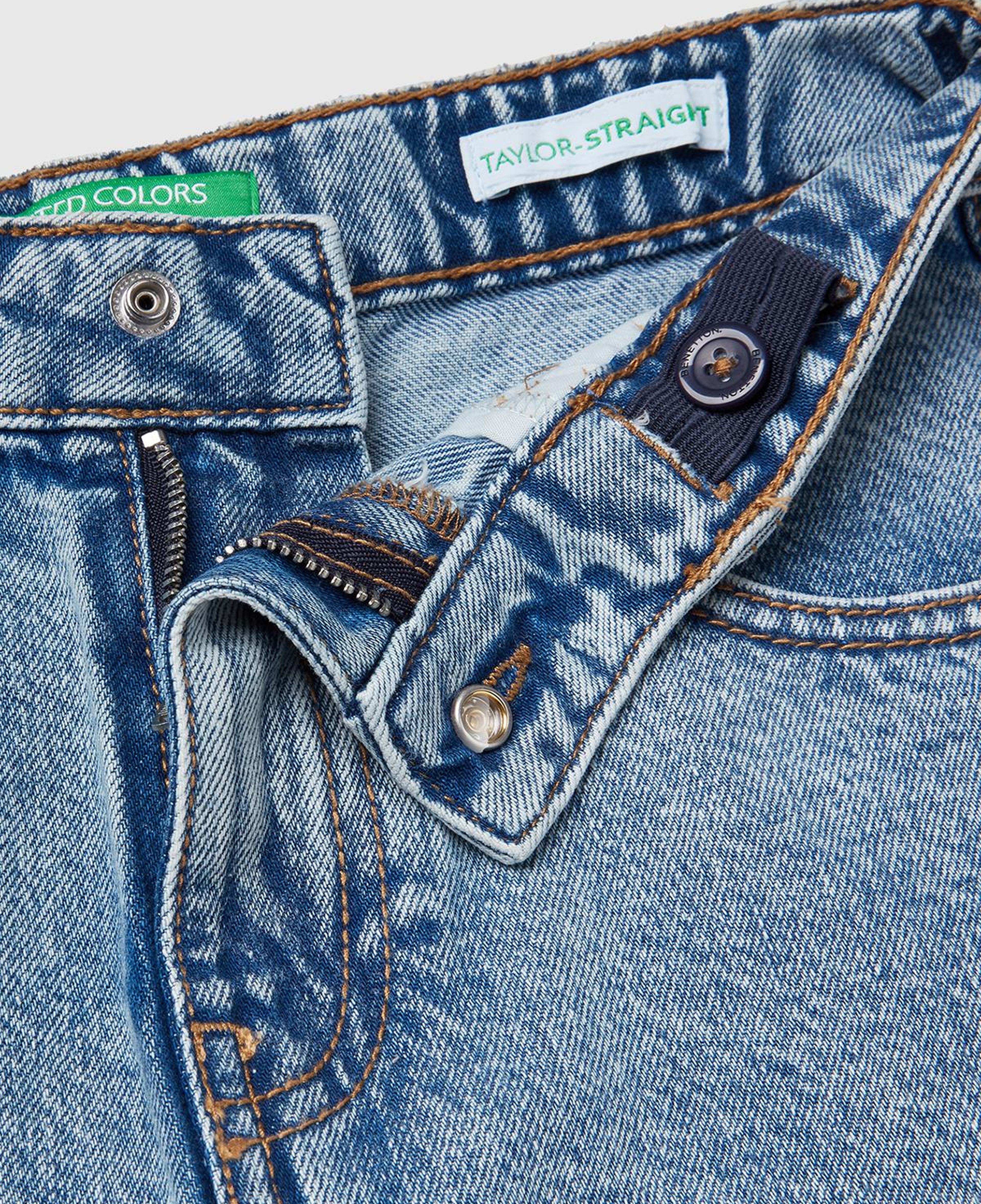 Kız Çocuk Açık Mavi Önü Kristal Aplikeli Taş Yıkama Straight Fit Denim Pantolon