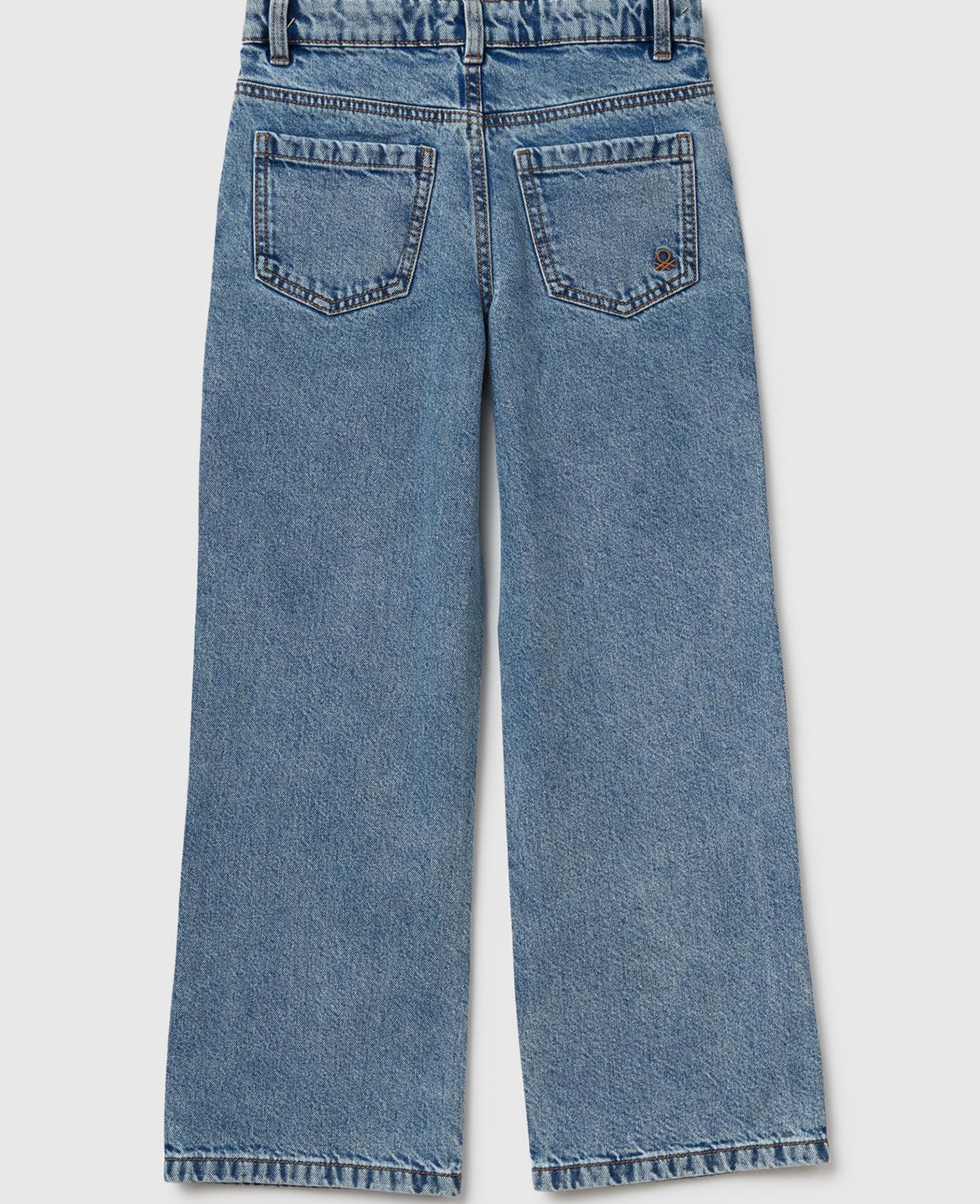 Kız Çocuk Açık Mavi Önü Kristal Aplikeli Taş Yıkama Straight Fit Denim Pantolon