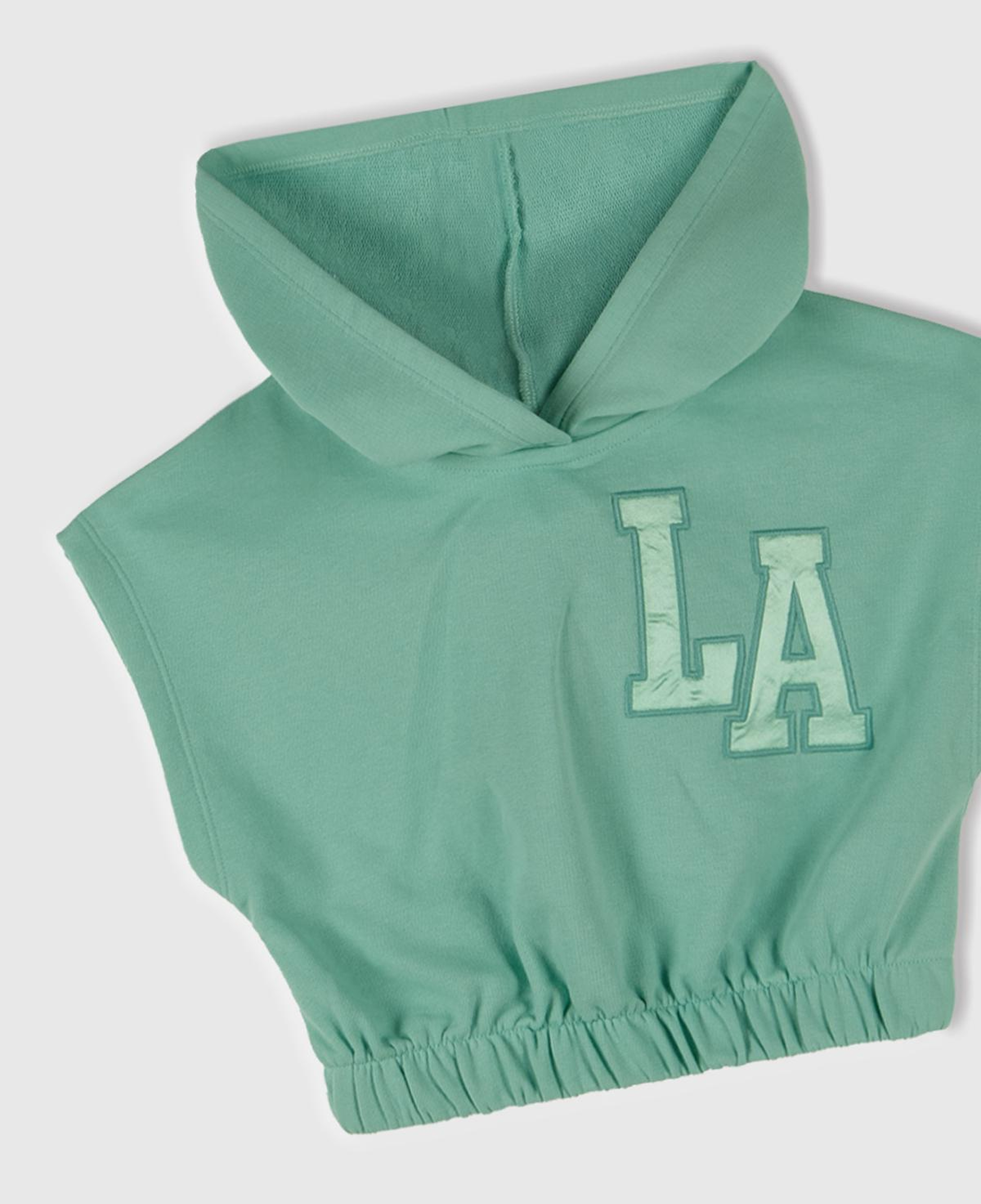 Kız Çocuk Su Yeşili Önü Aplikeli Nakış Detaylı Kolsuz Kapüşonlu Sweatshirt