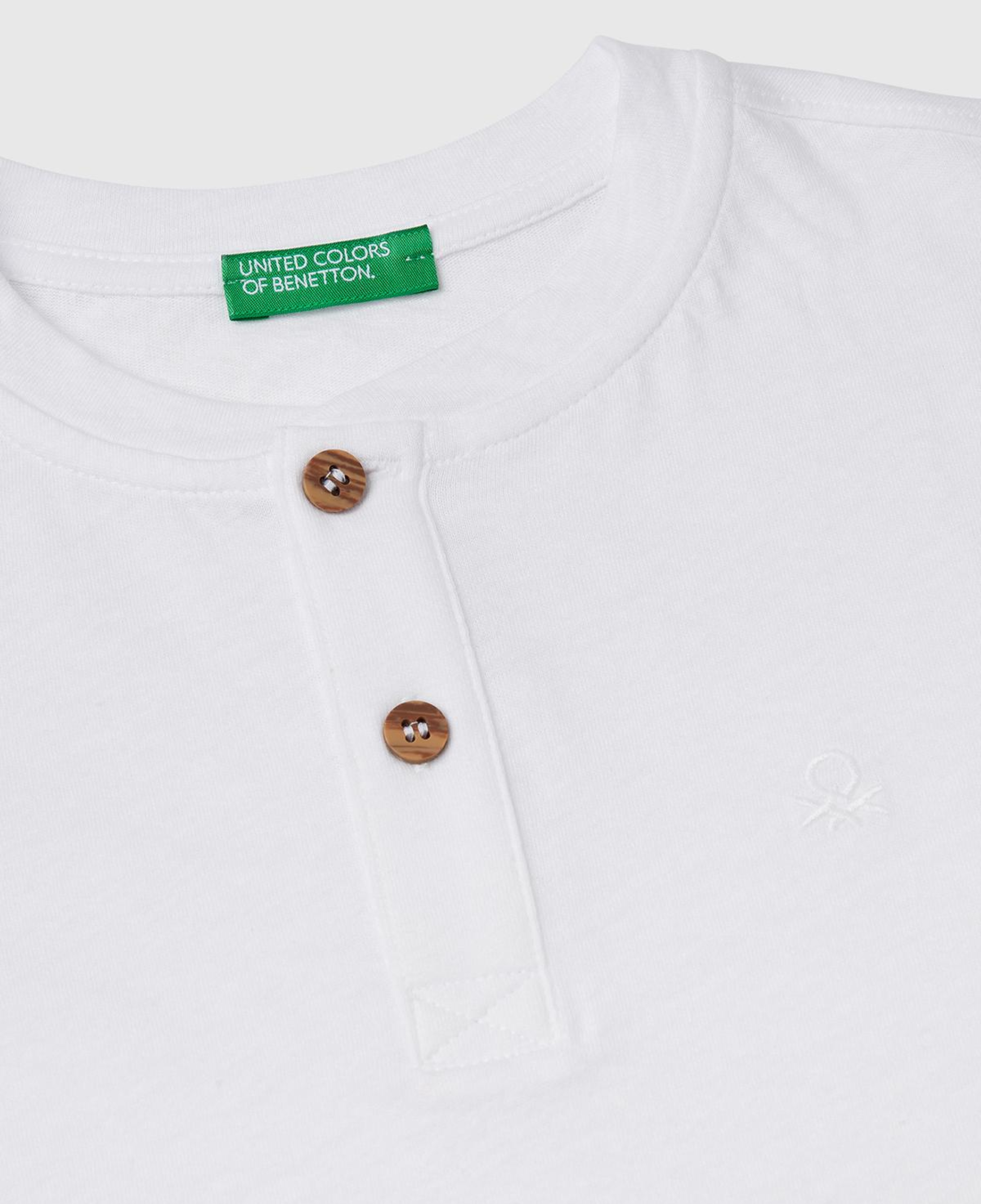 Erkek Çocuk Beyaz Logo İşlemeli Hakim Yaka T-Shirt
