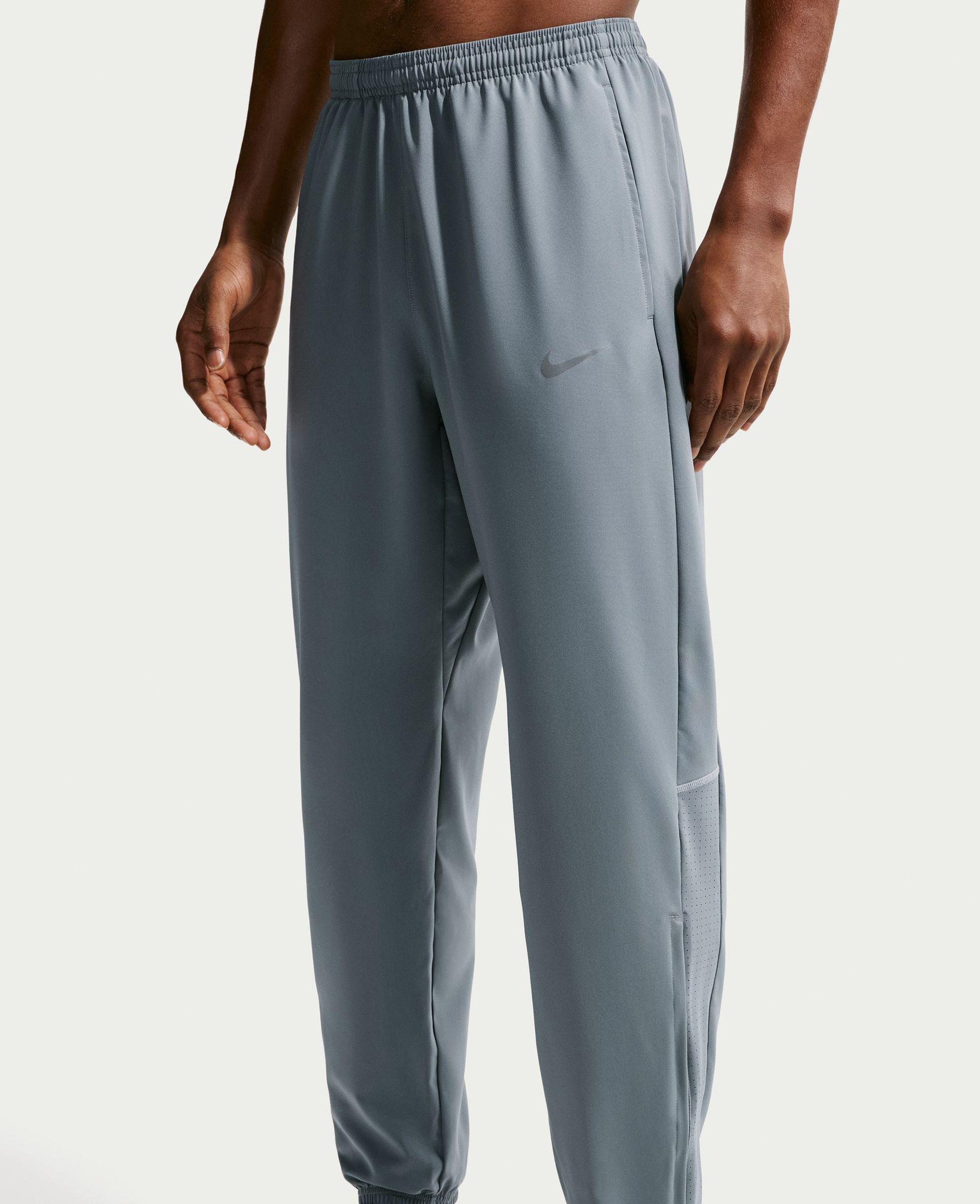 Nike Dri-Fit Miler Woven Erkek Gri Eşofman Altı