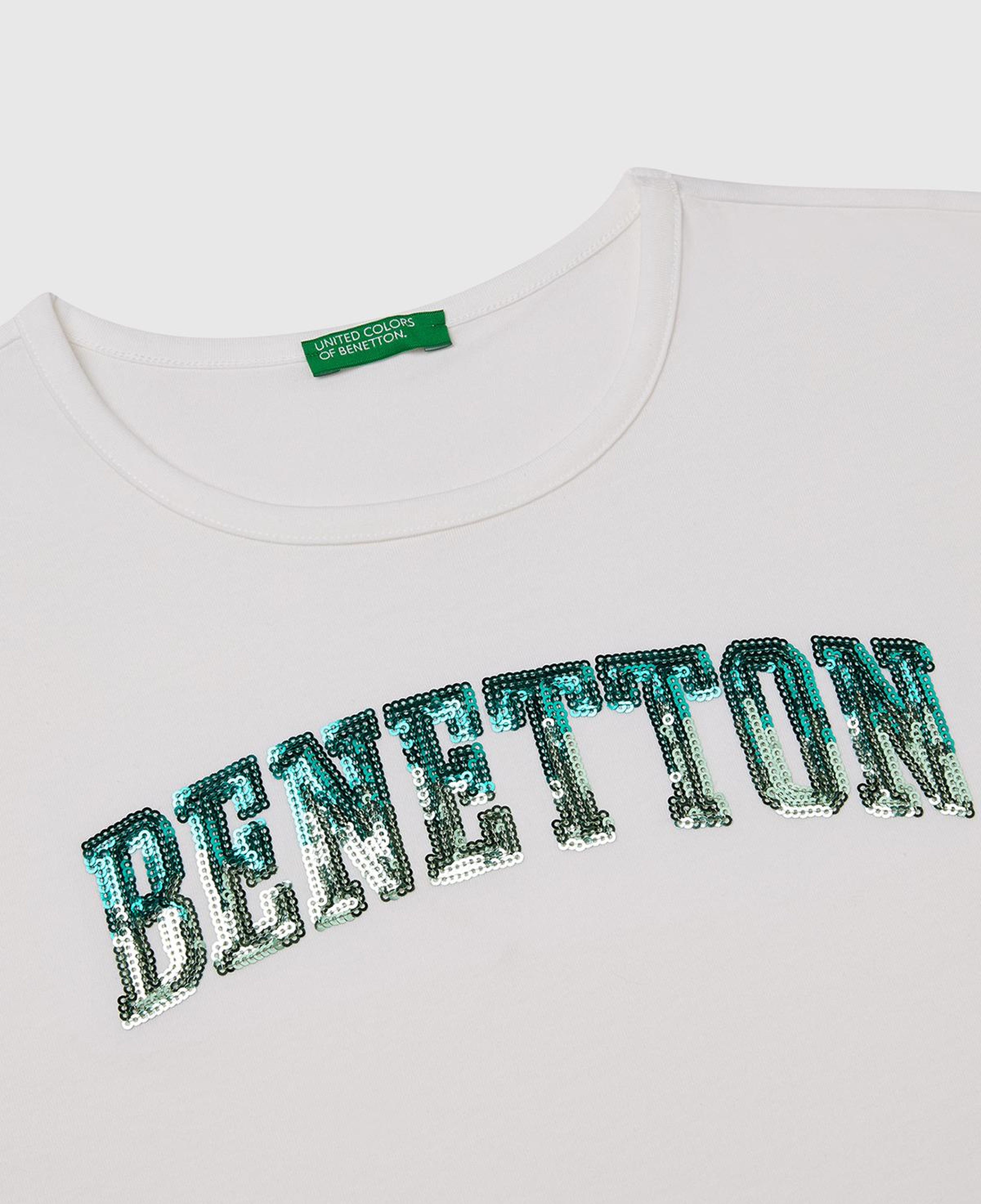Kız Çocuk Beyaz Benetton Logo Baskılı T-Shirt
