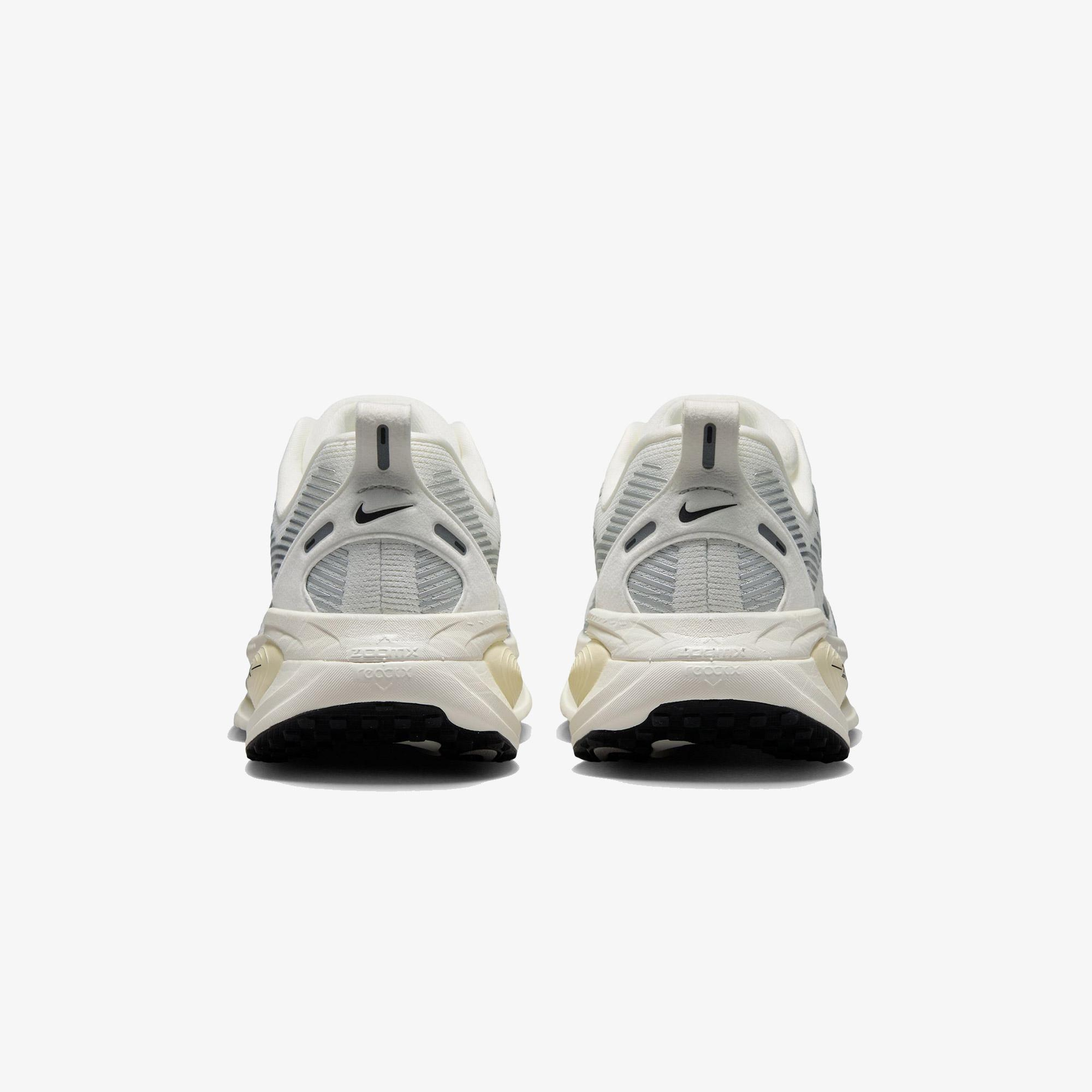 Nike Vomero 18 Kadın Gri Koşu Ayakkabısı