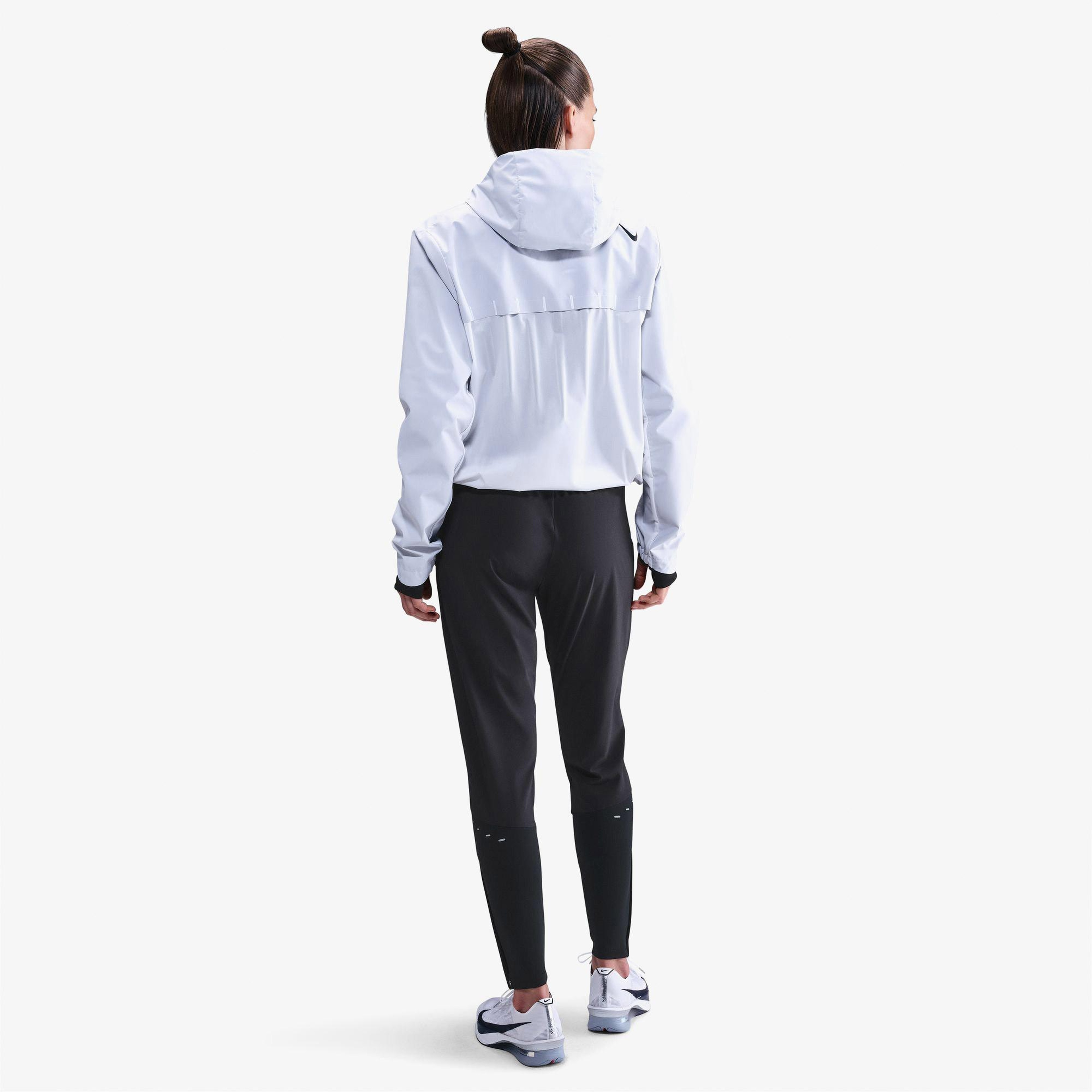 Nike Swift Dri-Fit Mid-Rise Kadın Siyah Eşofman Altı