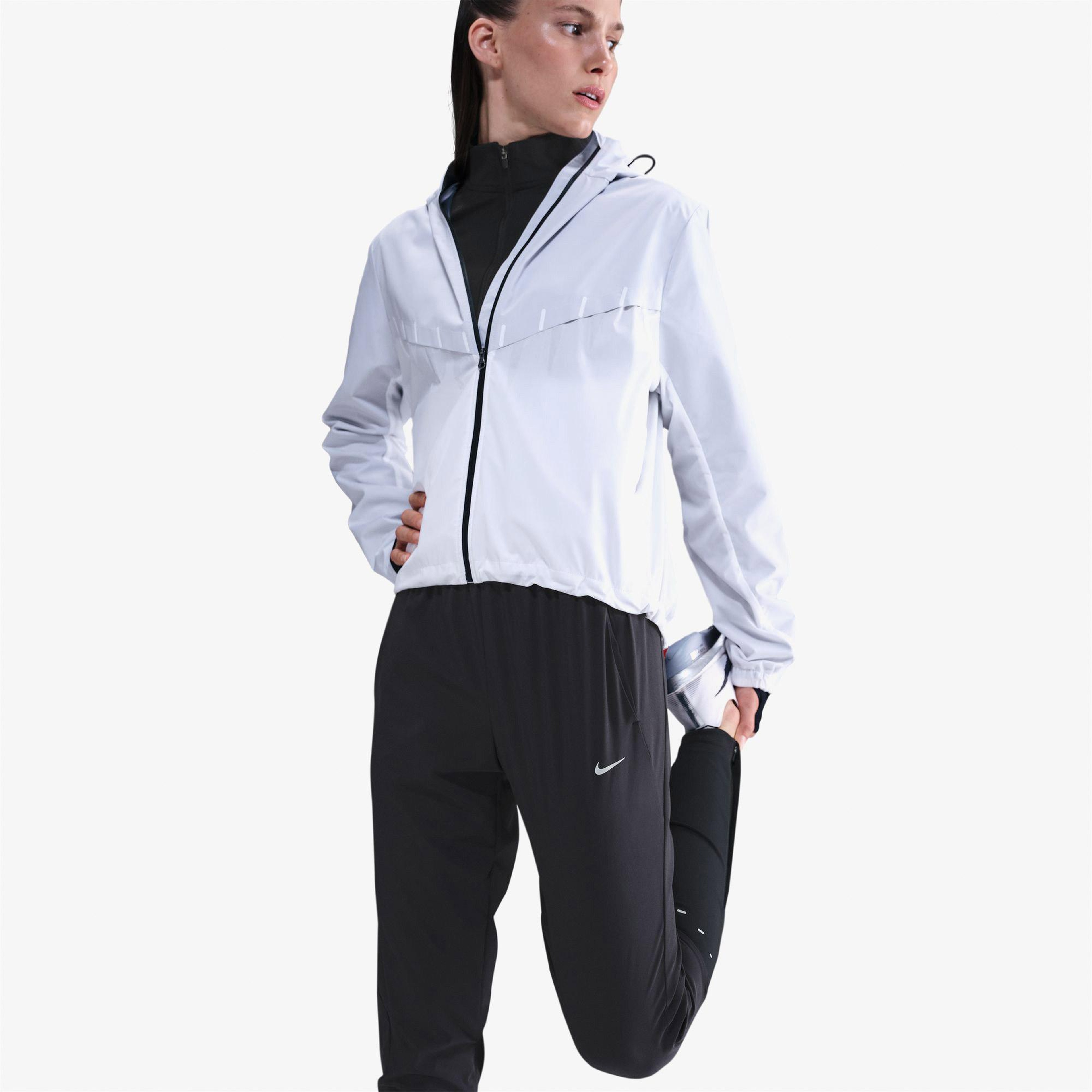 Nike Swift Dri-Fit Mid-Rise Kadın Siyah Eşofman Altı