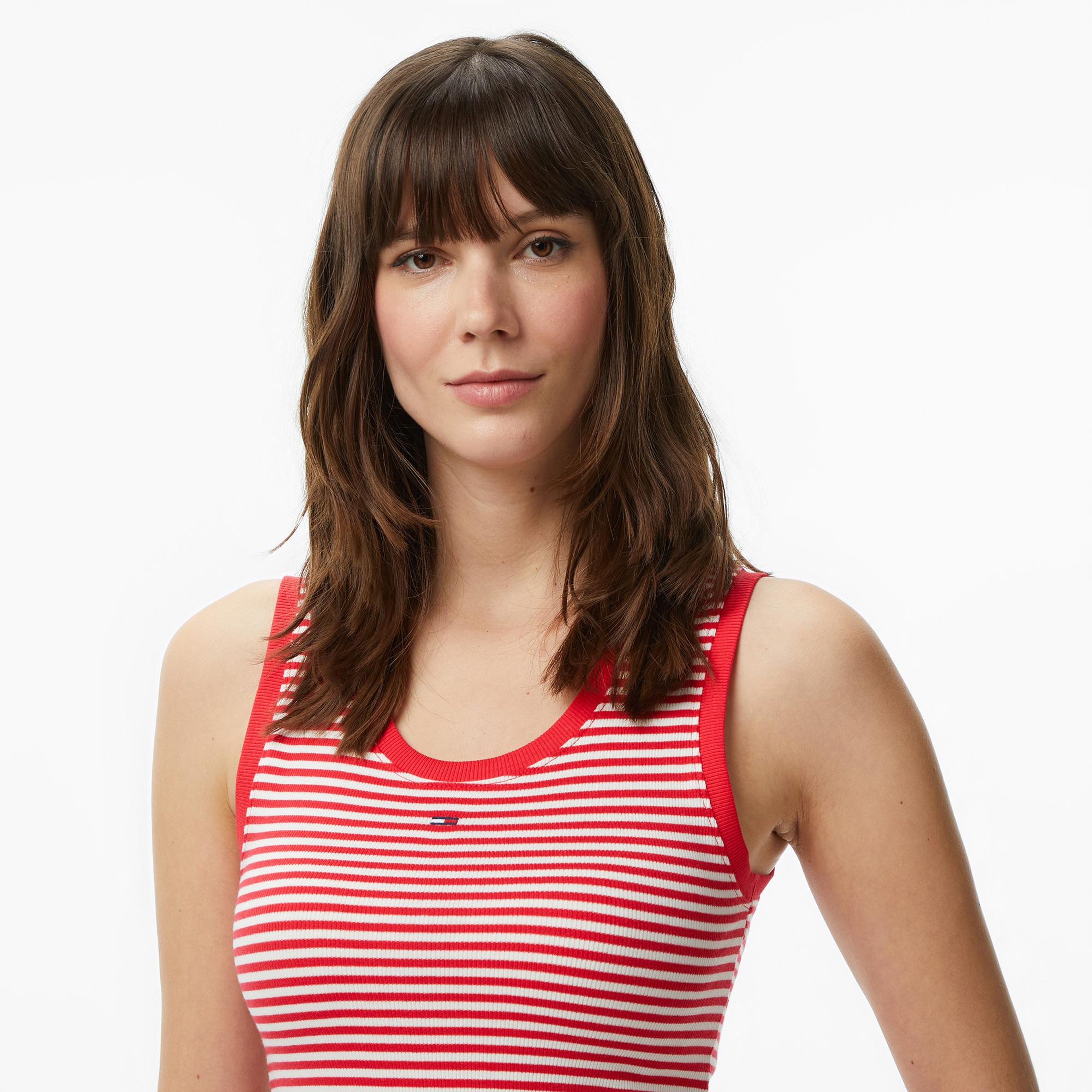 Tommy Hilfiger Denim Essentials Kadın Kırmızı T-Shirt