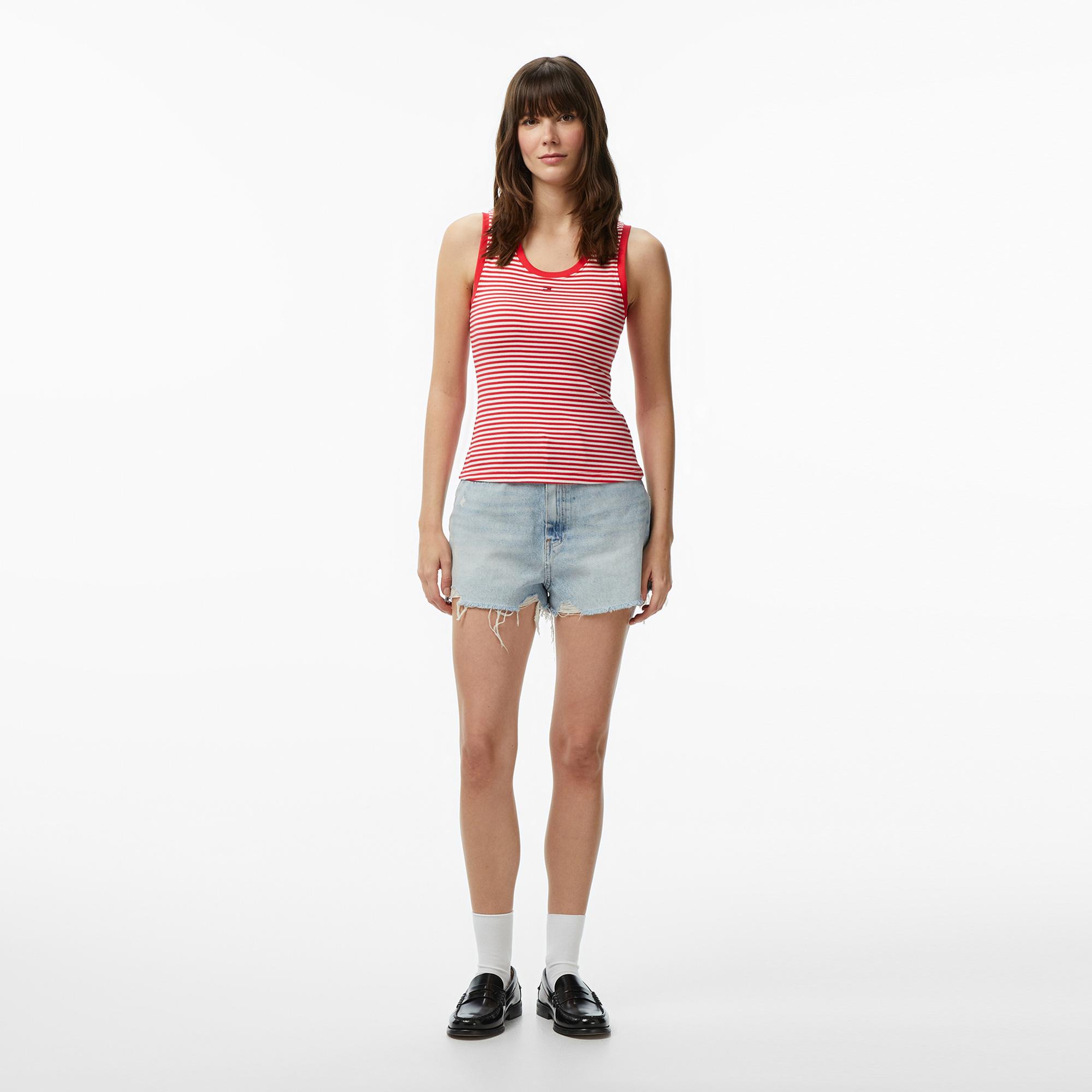 Tommy Hilfiger Denim Essentials Kadın Kırmızı T-Shirt