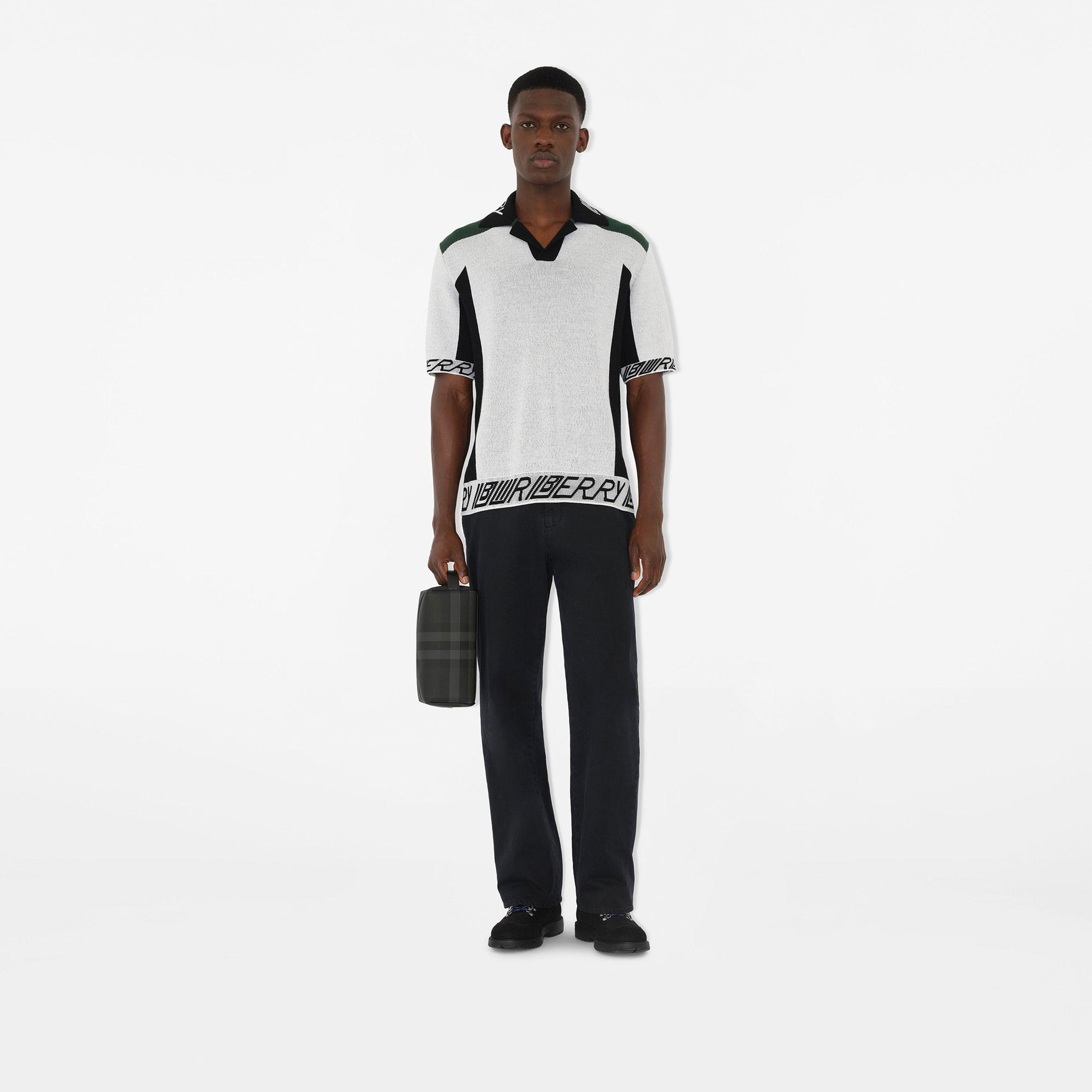 Burberry Check Travel Pouch Erkek Gri Seyahat Çantası