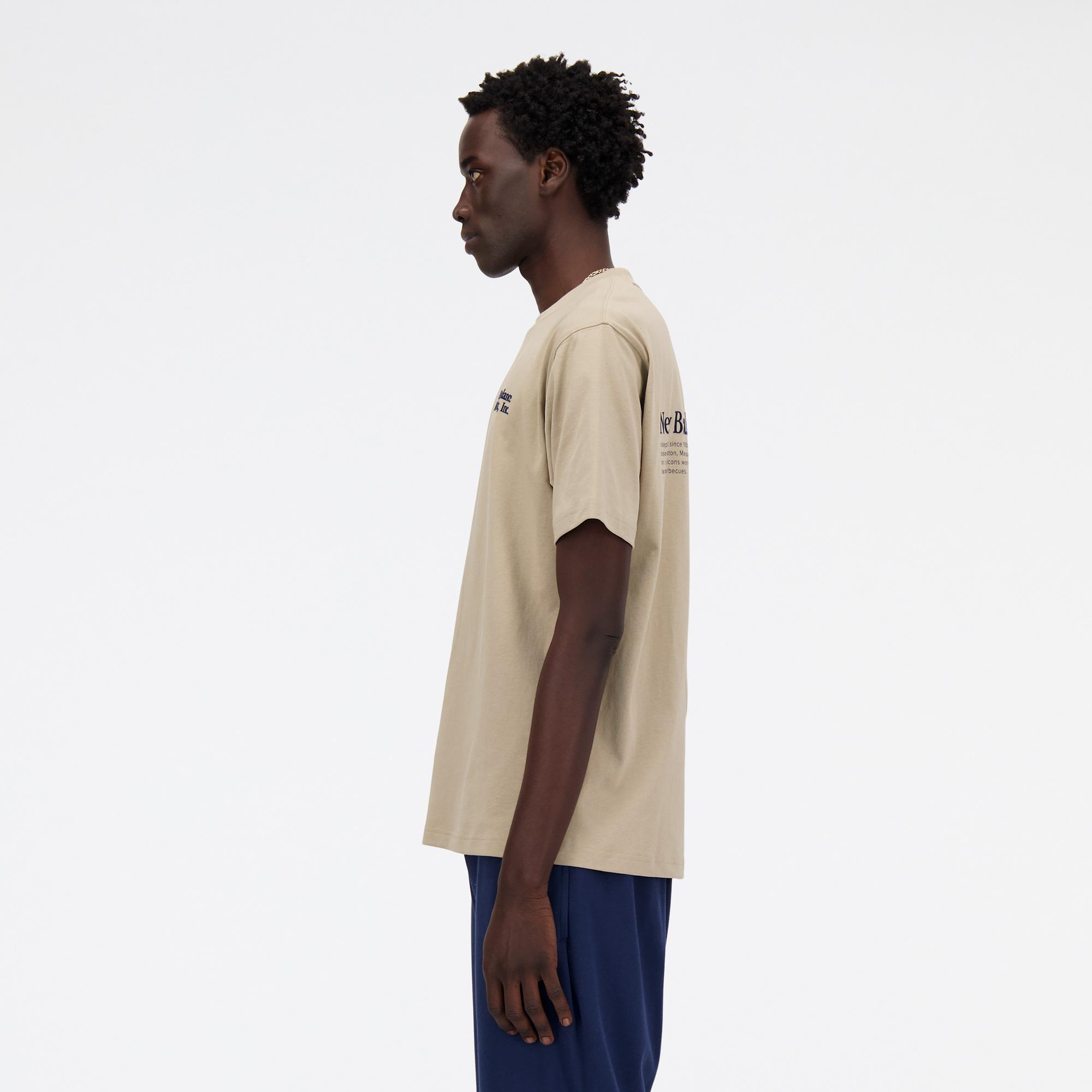 New Balance Athletics Flocked Relaxed Tee Erkek T-Shirt