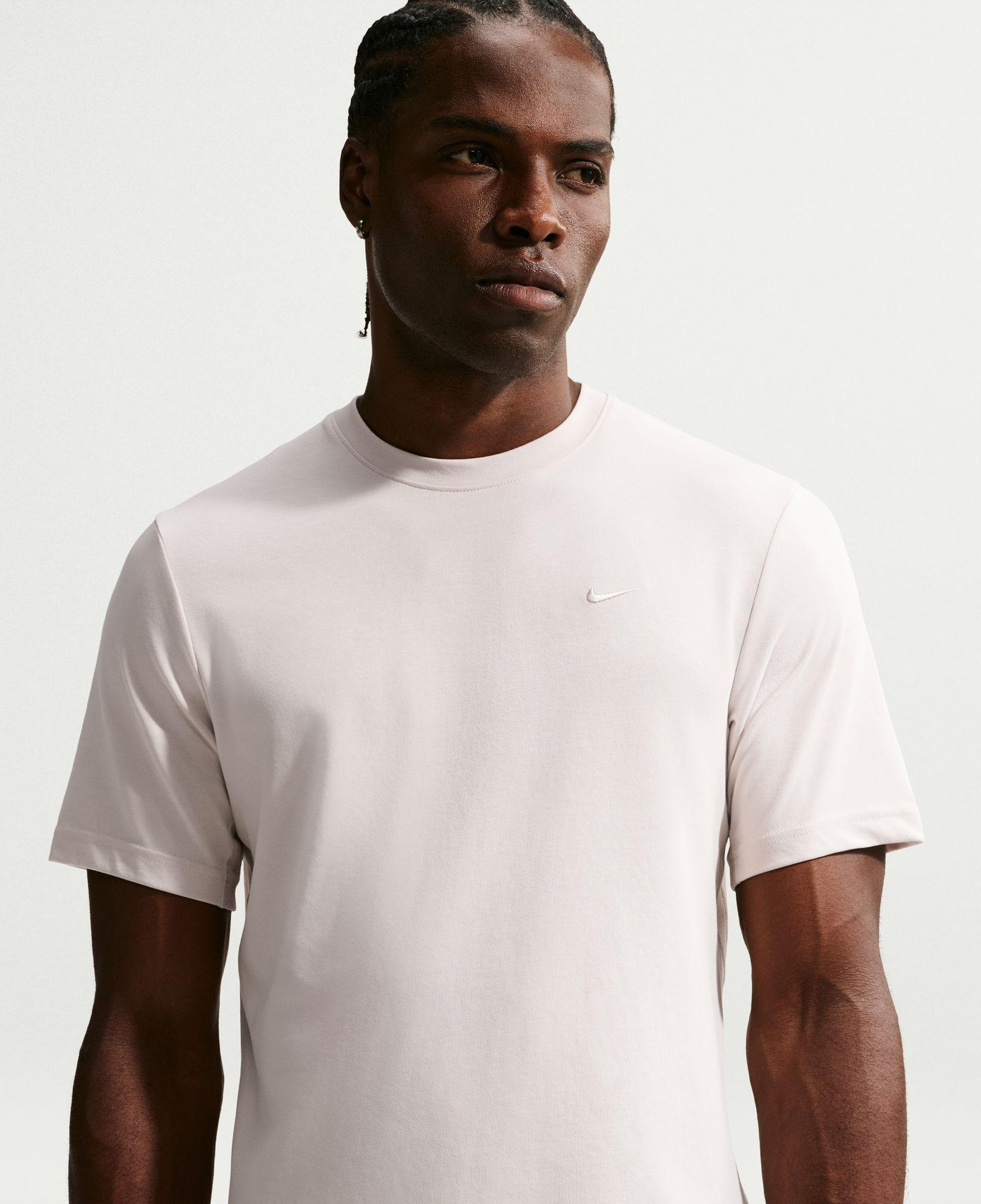 Nike Dri-Fit Primary Erkek Beyaz T-Shirt