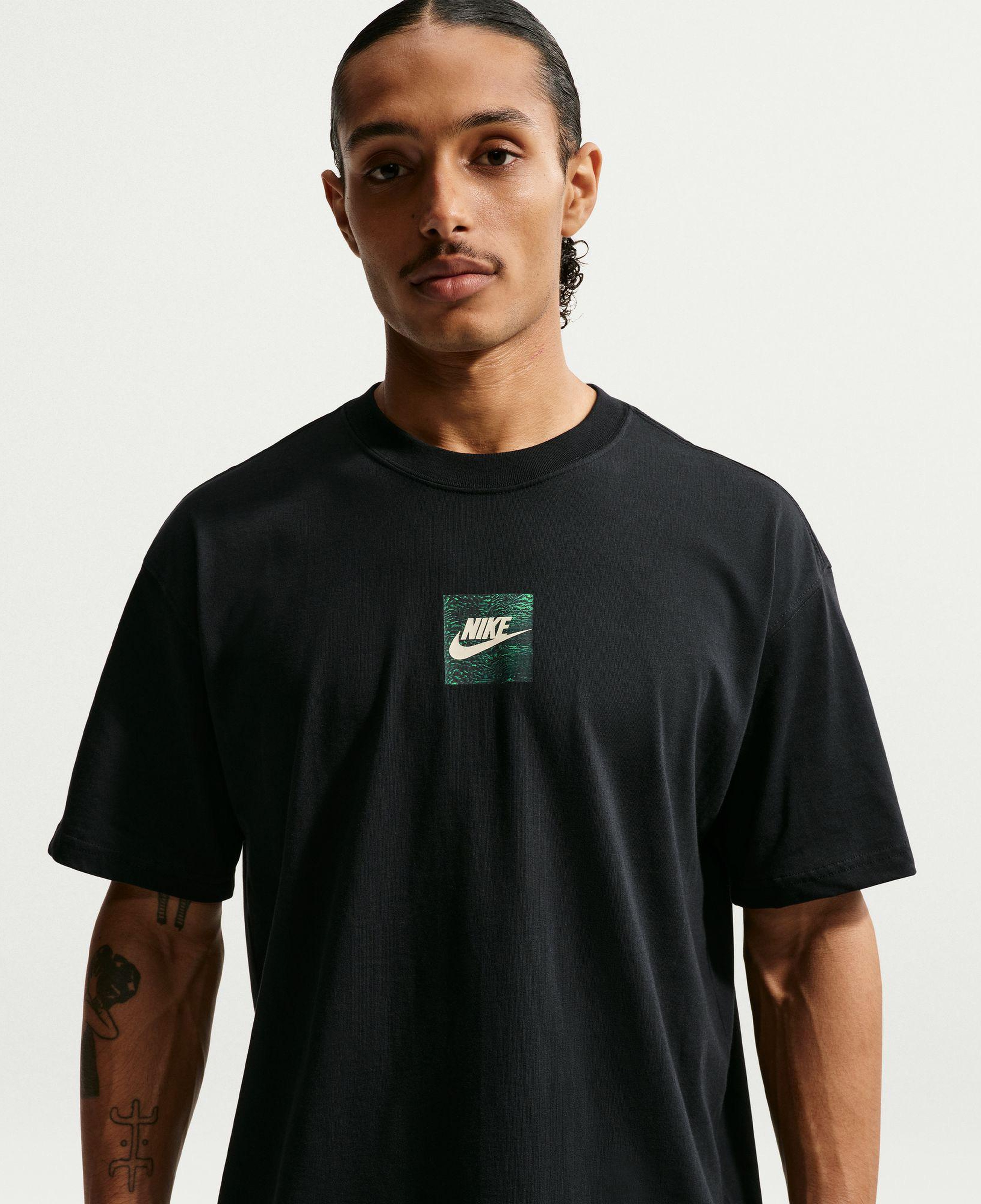 Nike Sportswear Celebrate Futura Erkek Siyah T-Shirt