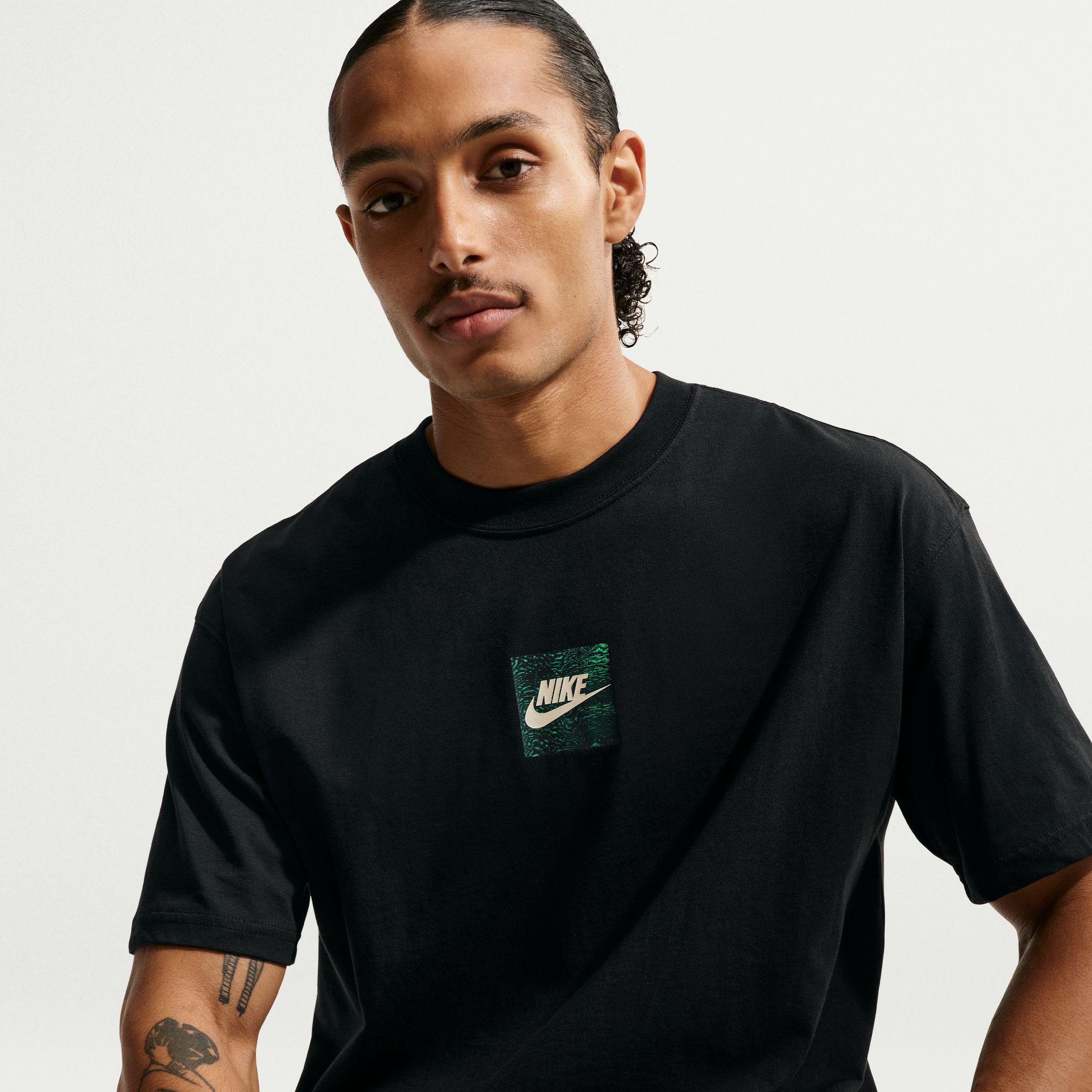 Nike Sportswear Celebrate Futura Erkek Siyah T-Shirt