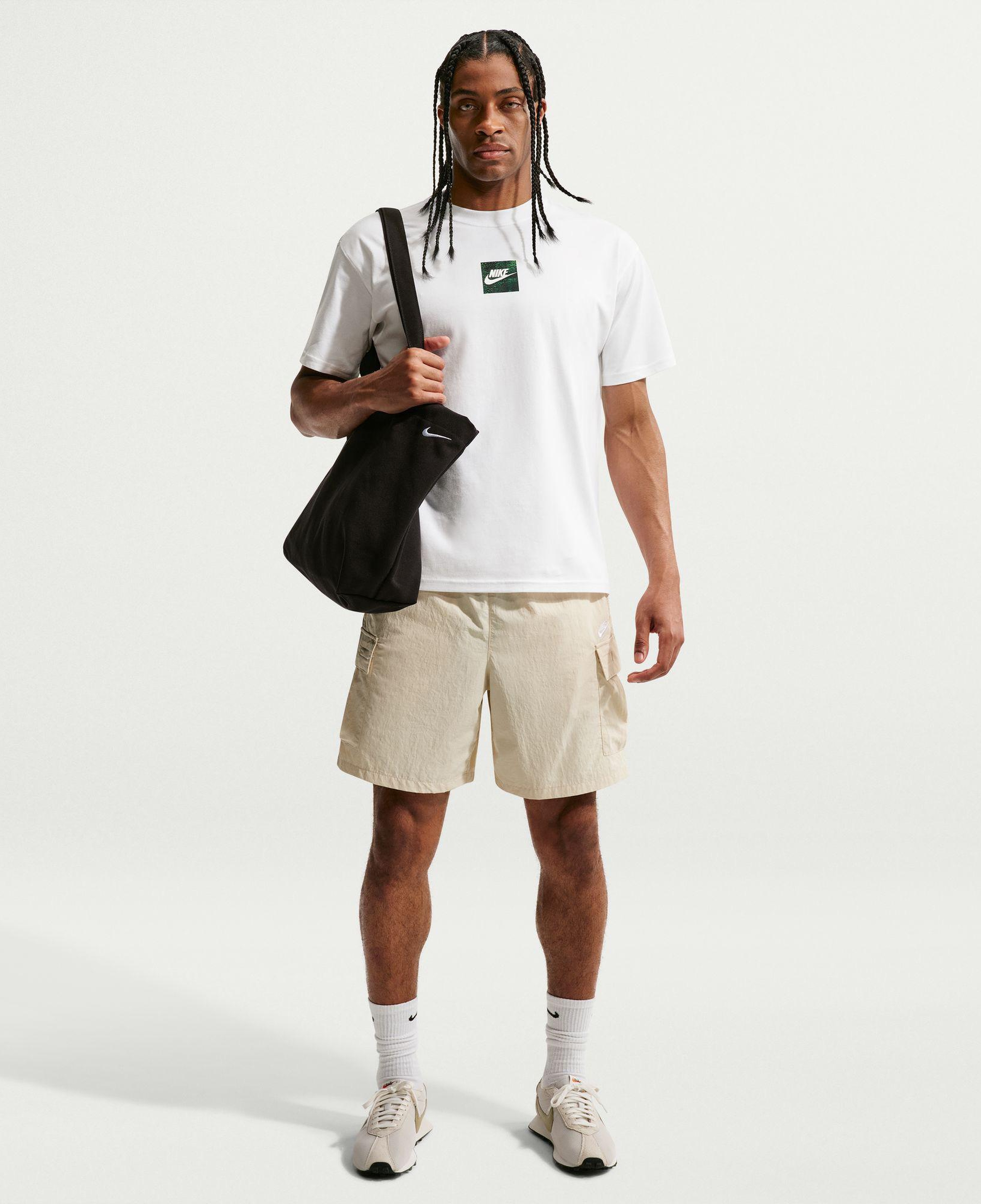 Nike Sportswear Celebrate Futura Erkek Beyaz T-Shirt