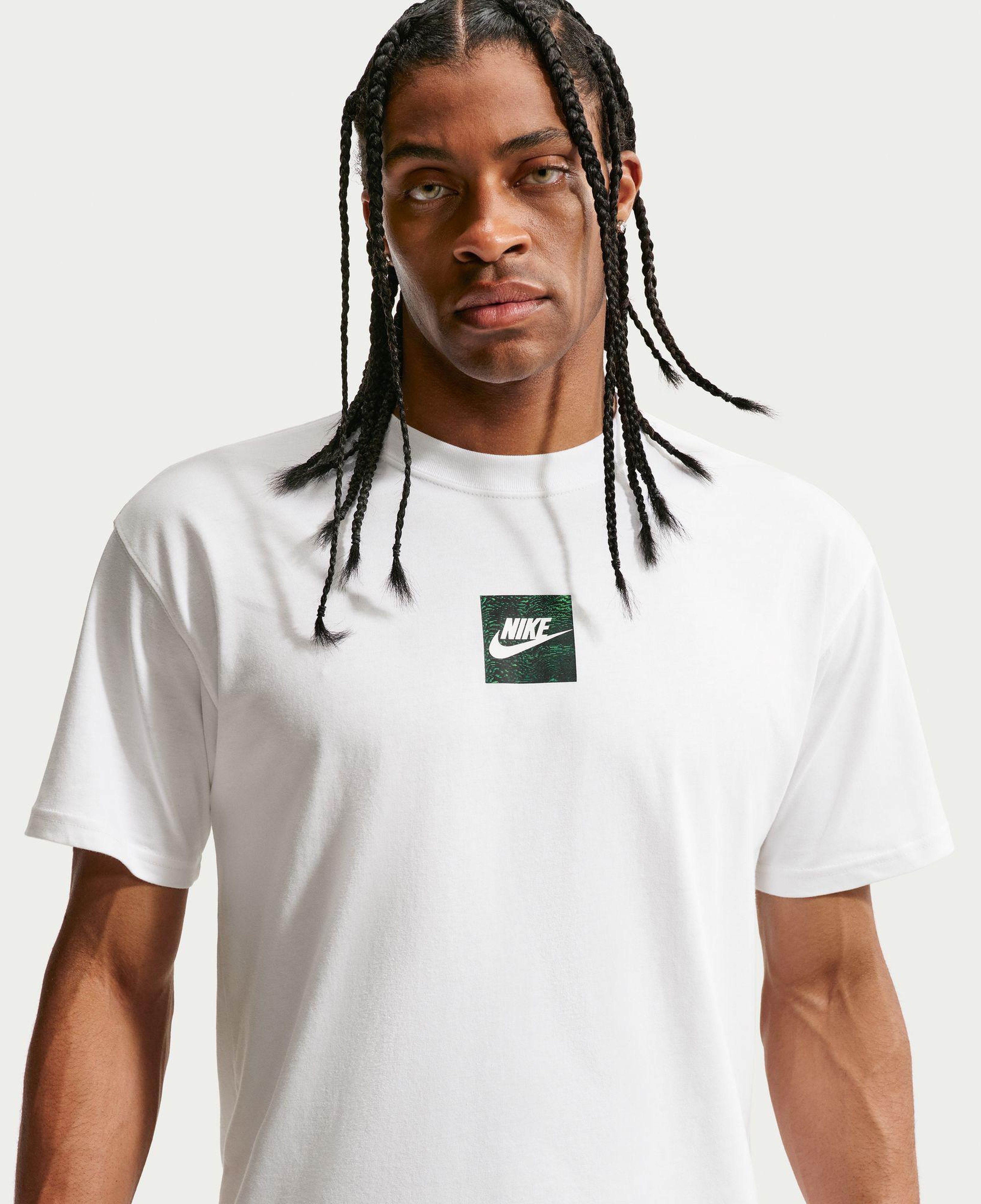 Nike Sportswear Celebrate Futura Erkek Beyaz T-Shirt