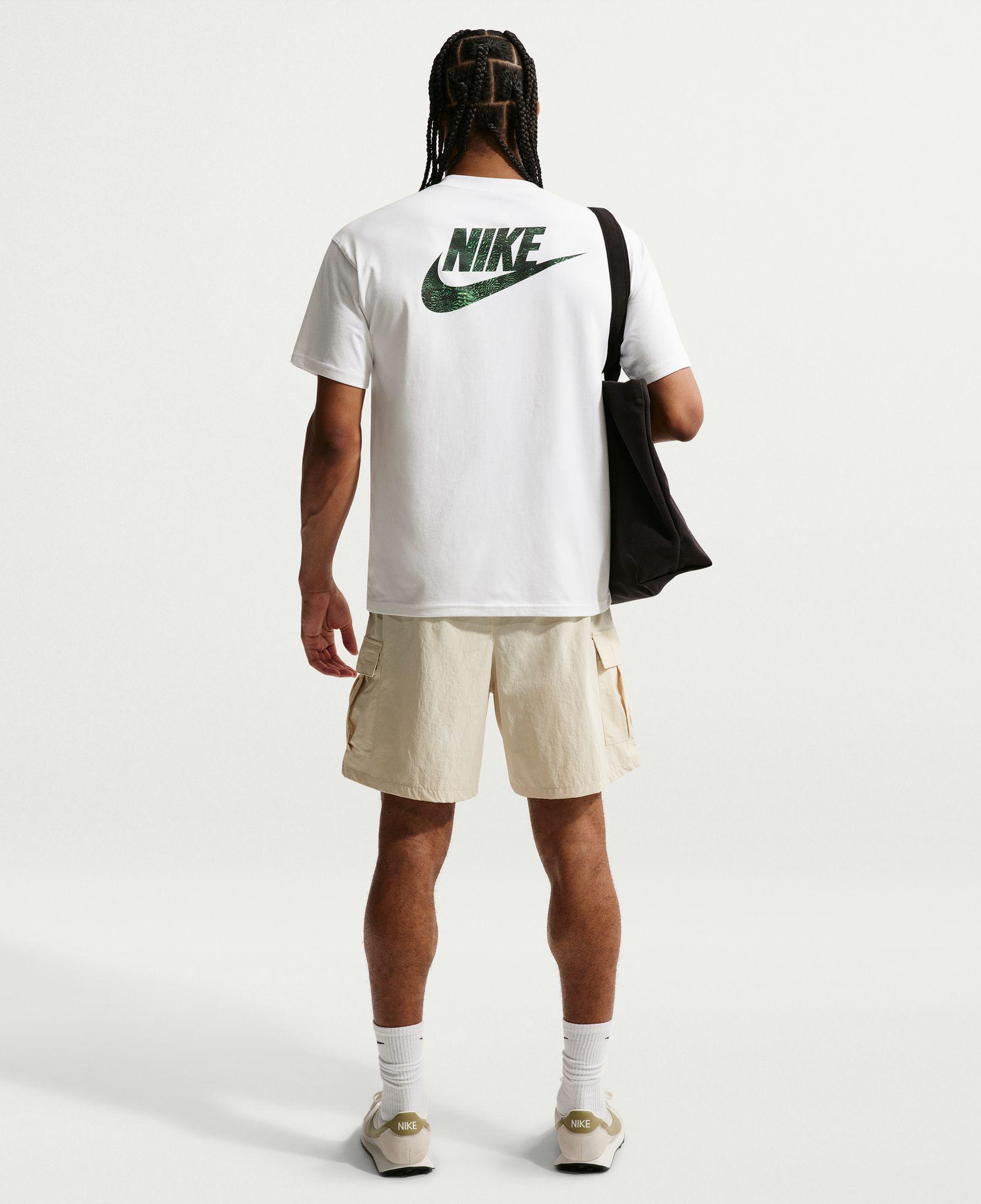 Nike Sportswear Celebrate Futura Erkek Beyaz T-Shirt