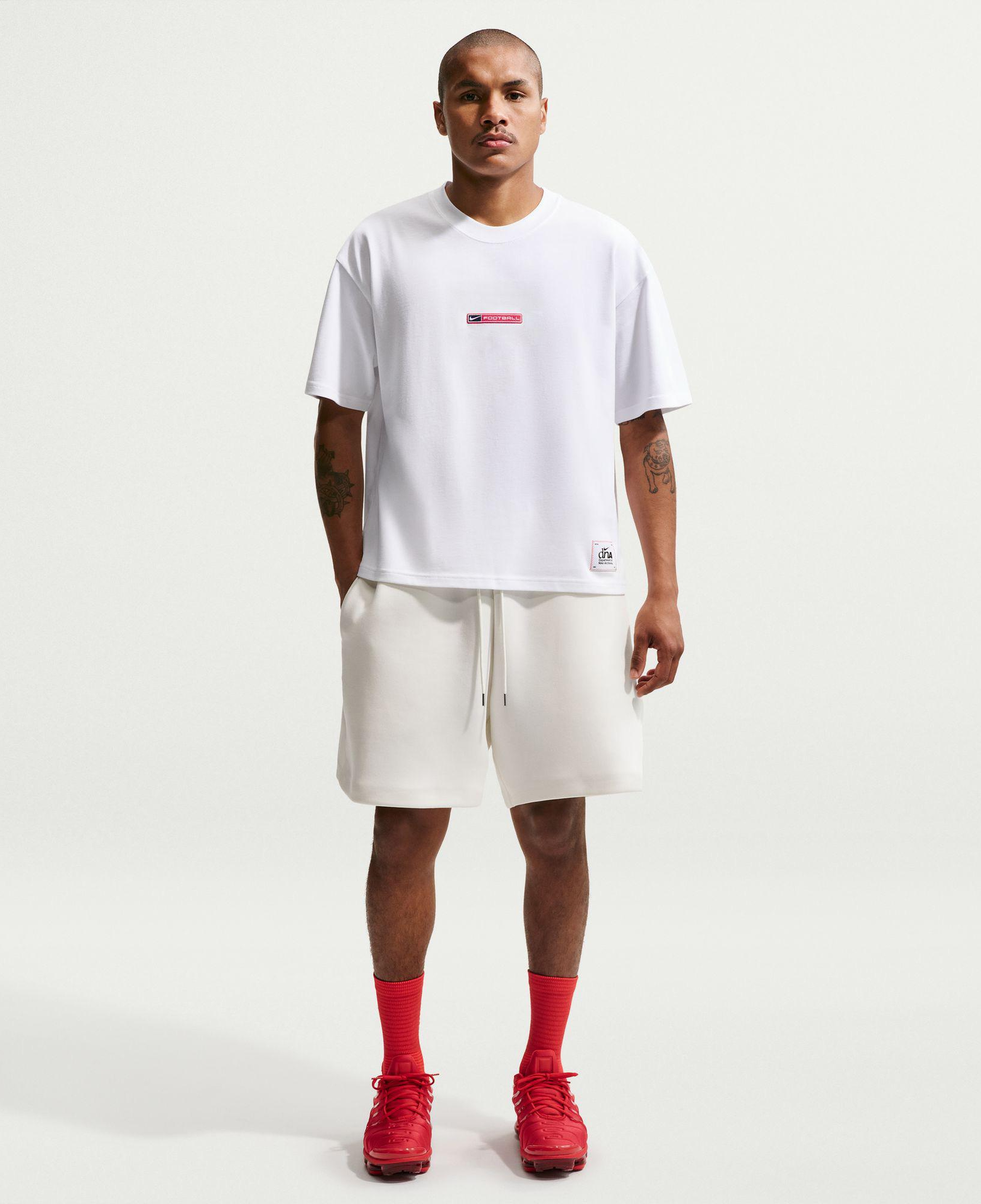 Nike Sportswear Boxy Erkek Beyaz Tişört