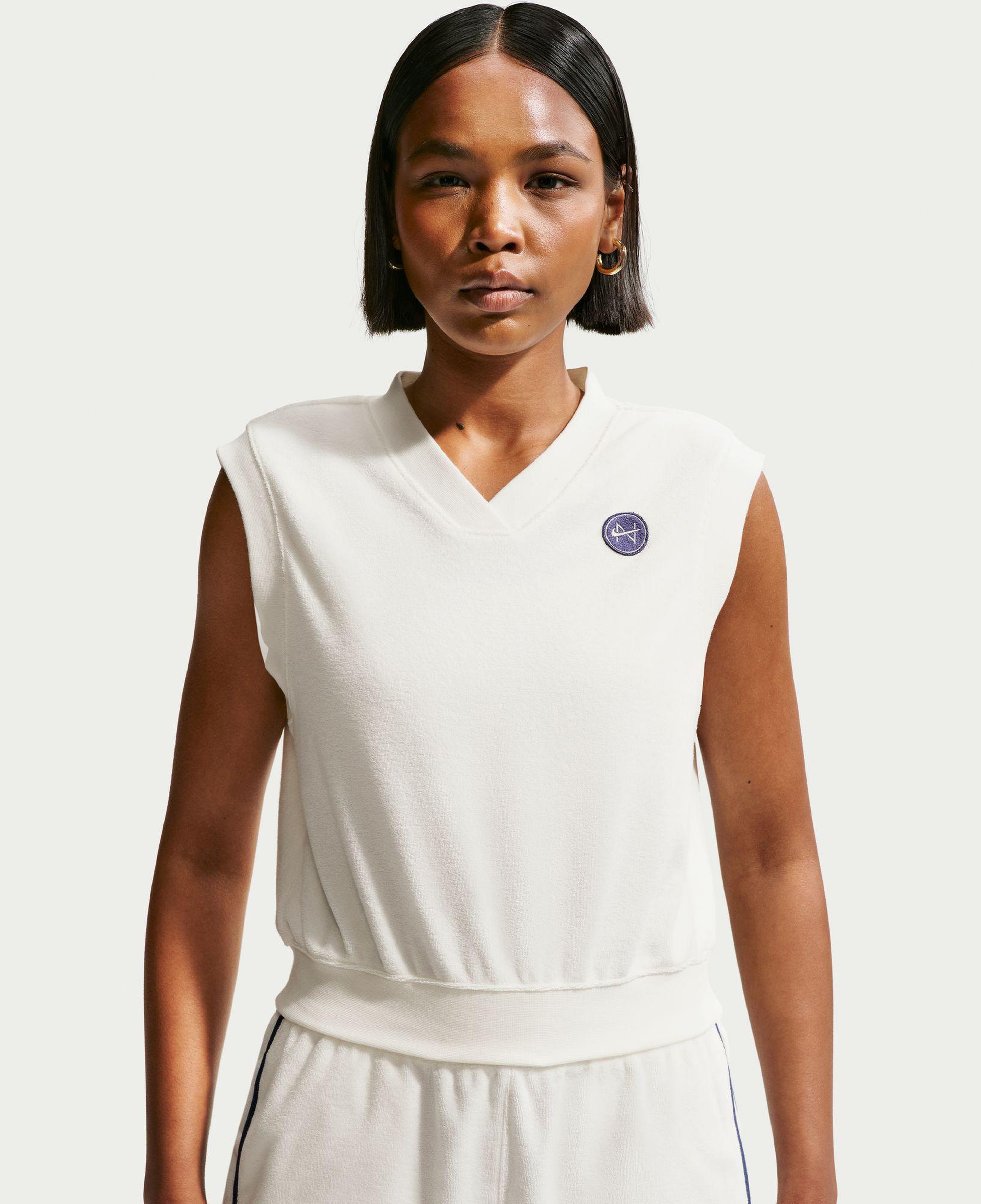 Nike Sportswear Chill Terry Kadın Beyaz Kolsuz T-Shirt