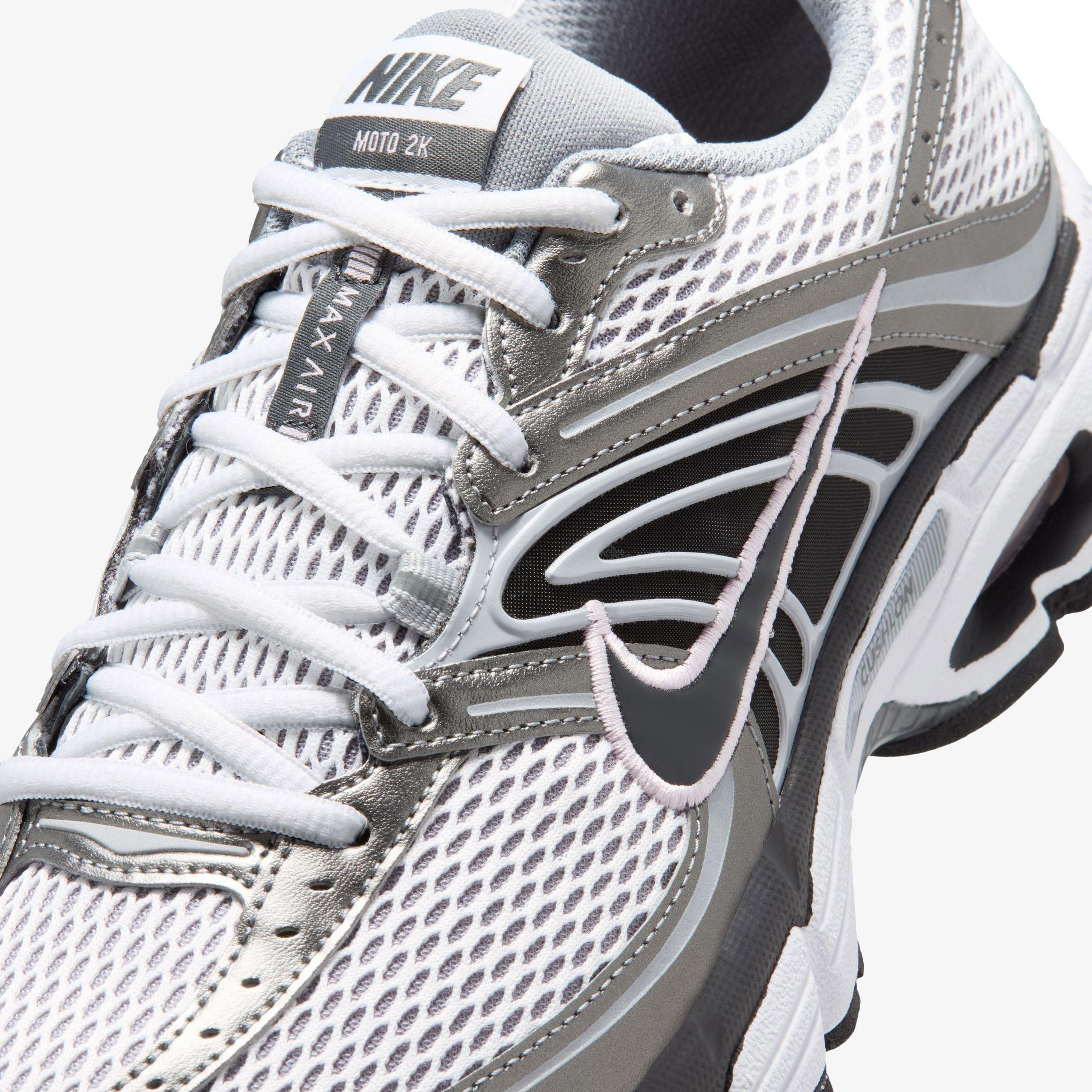 Nike Air Max Moto 2K Erkek Gri Spor Ayakkabı