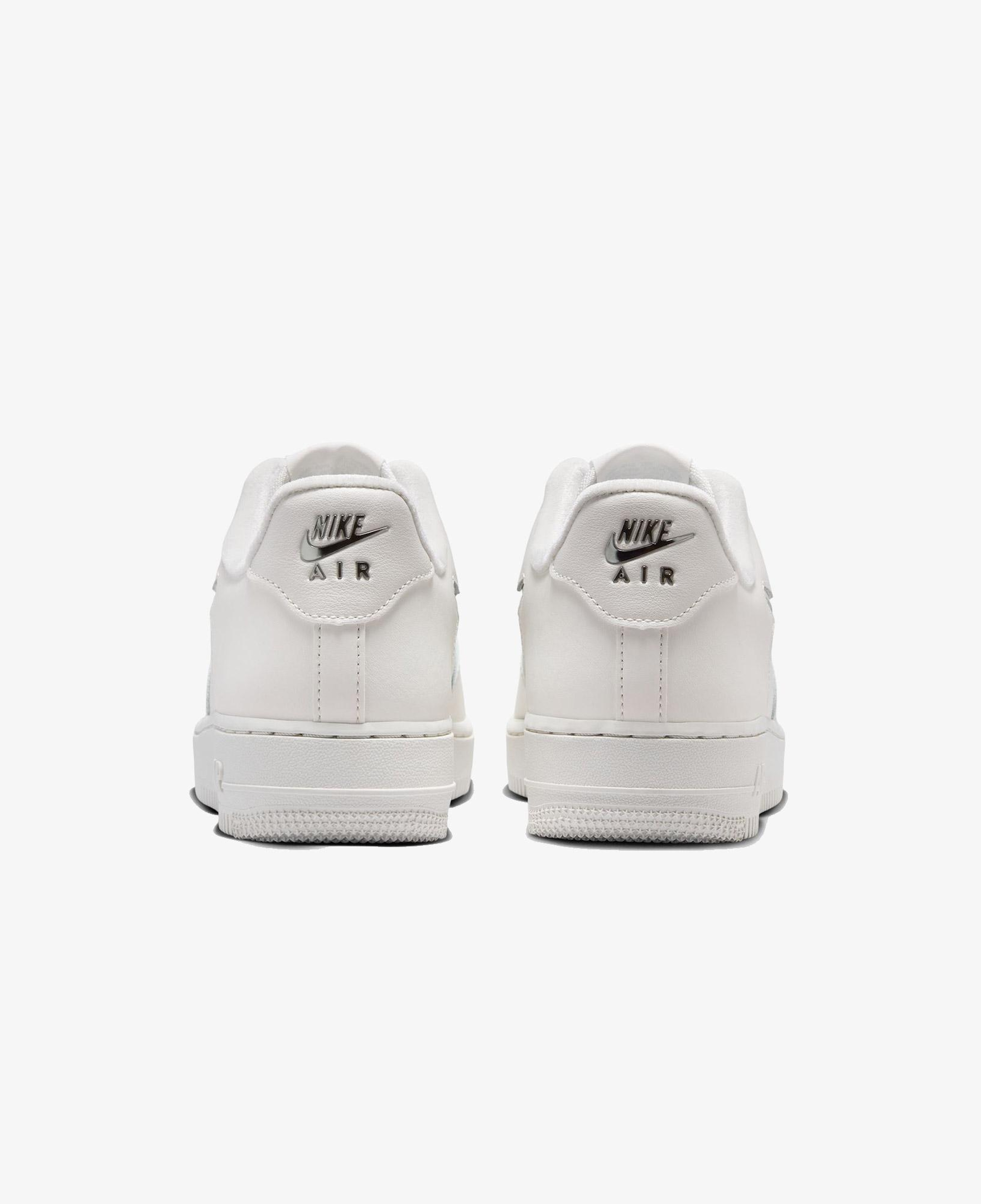 Nike Air Force 1 '07 Kadın Beyaz Spor Ayakkabı