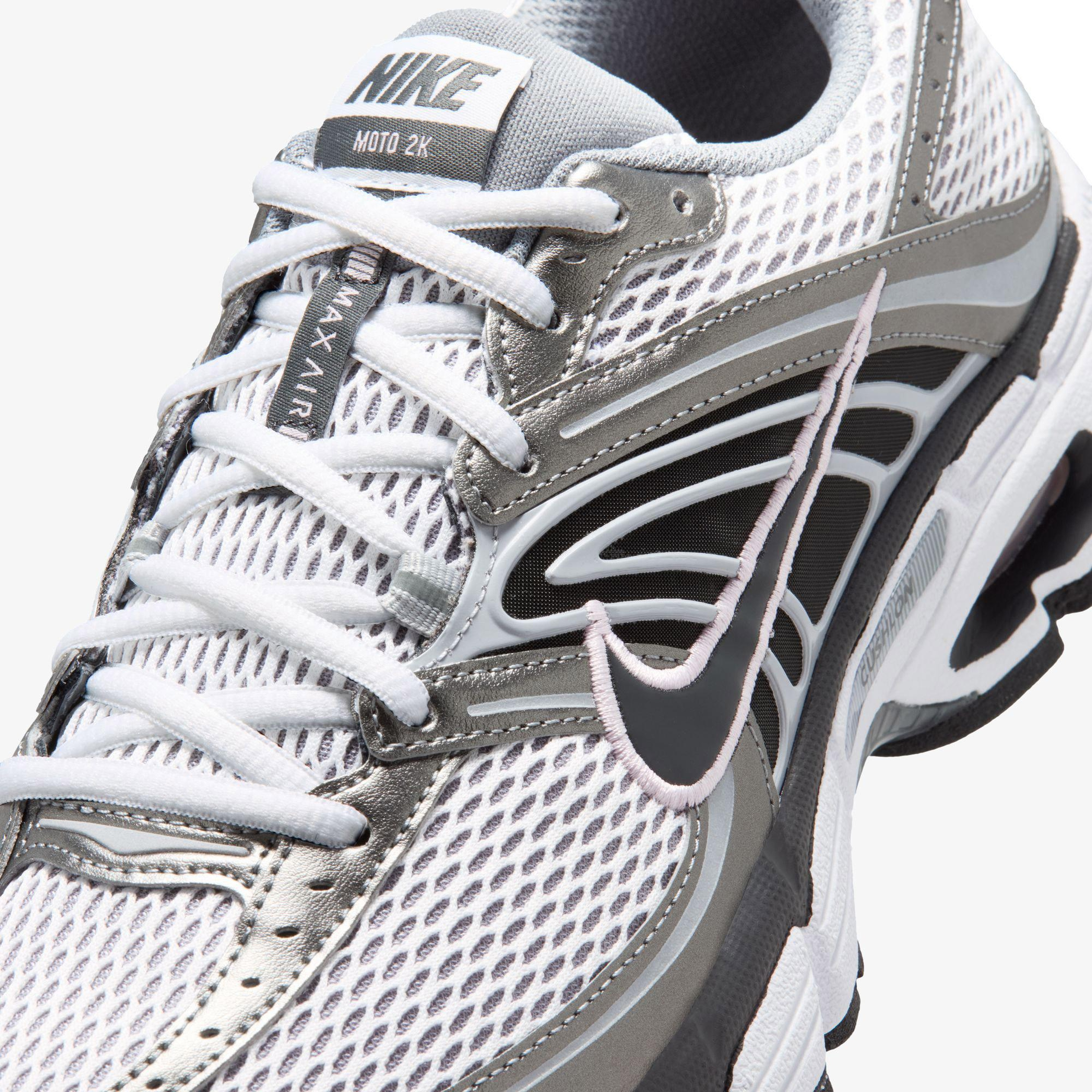 Nike Air Max Moto 2K Erkek Gri Spor Ayakkabı