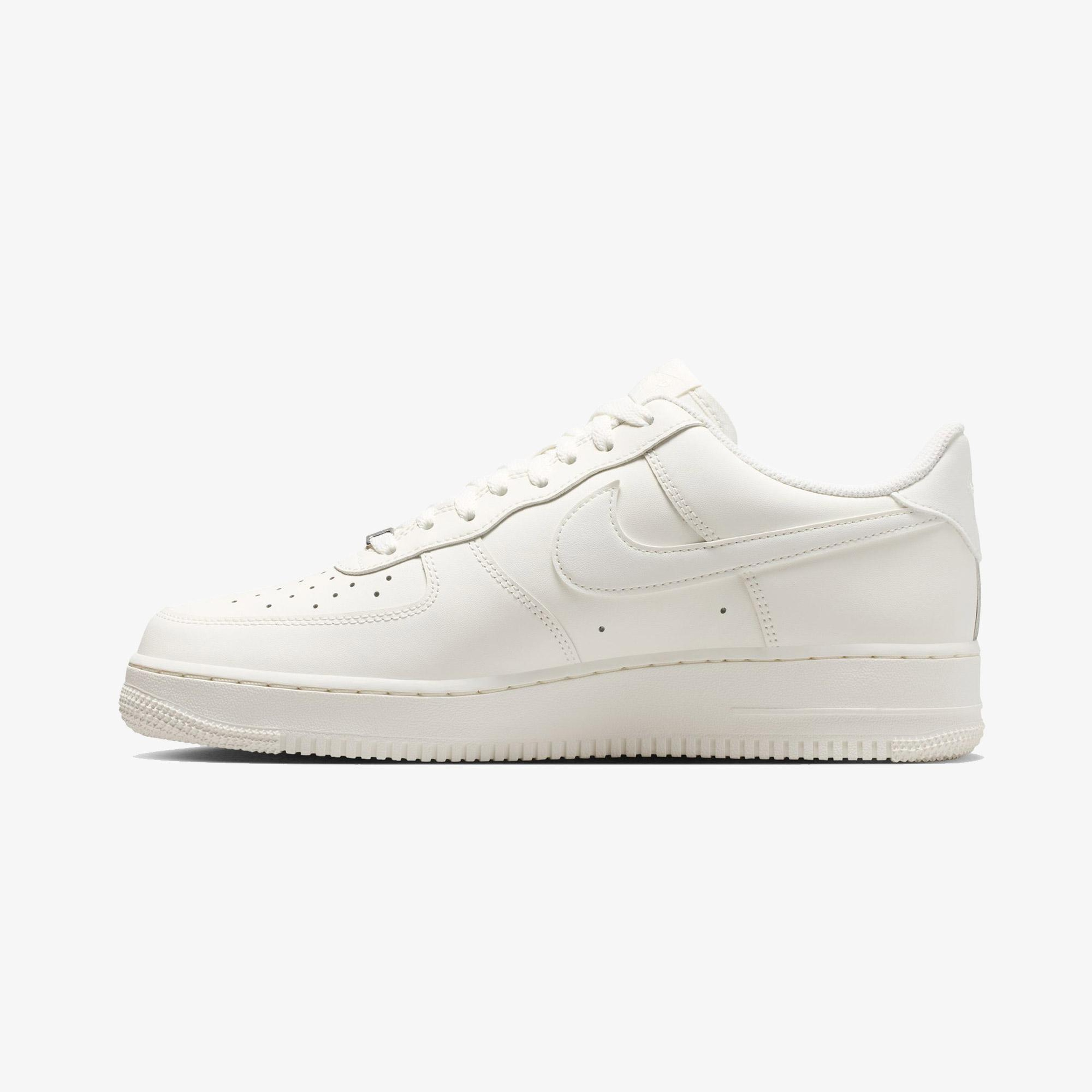 Nike Air Force 1 '07 Erkek Beyaz Spor Ayakkabı