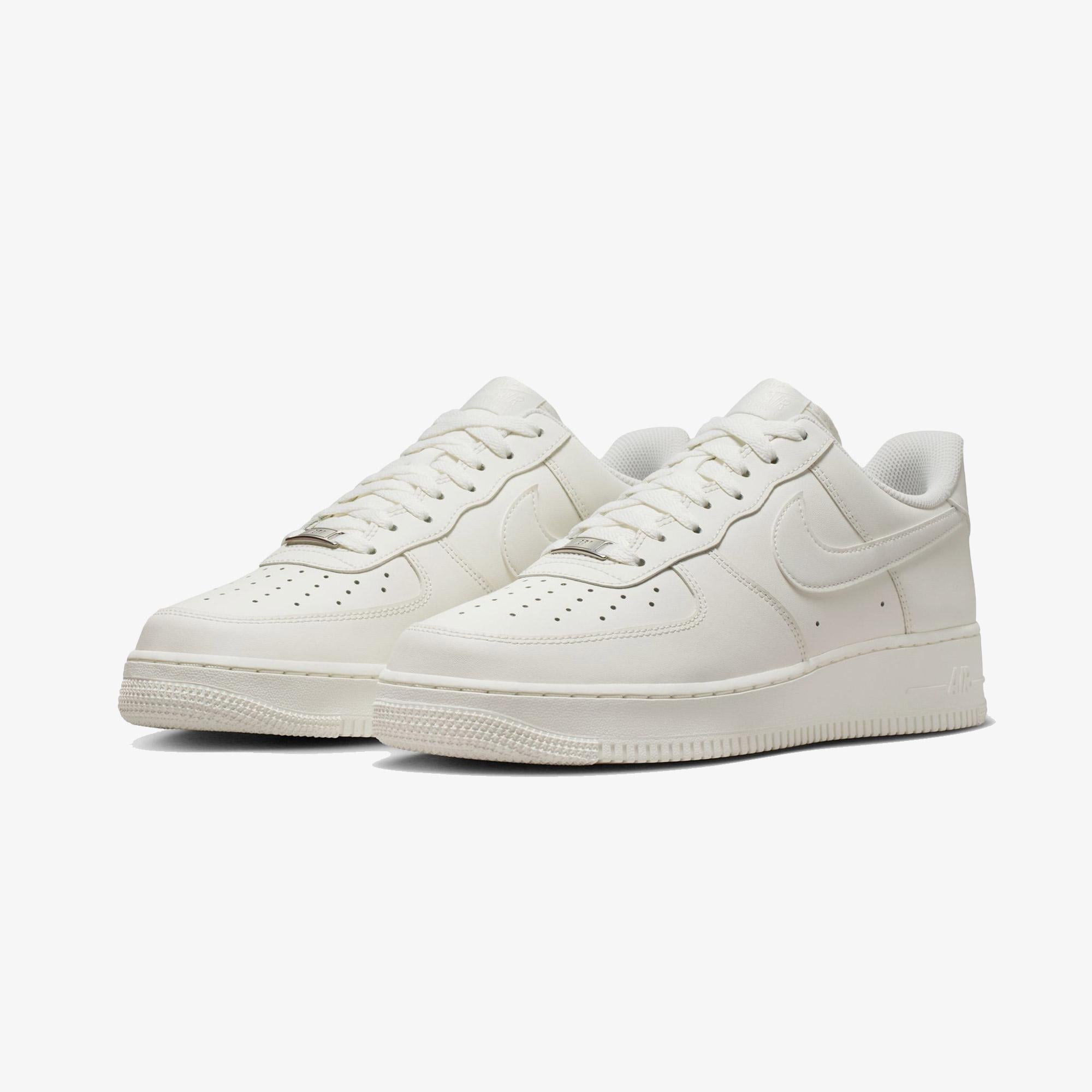 Nike Air Force 1 '07 Erkek Beyaz Spor Ayakkabı