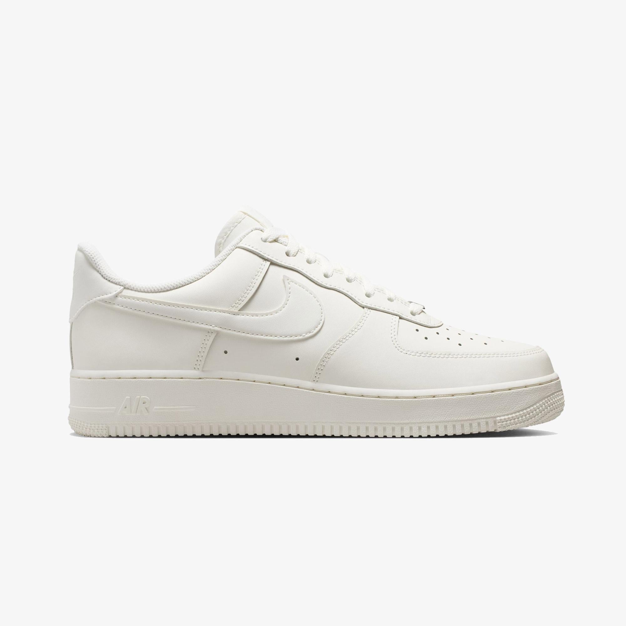Nike Air Force 1 '07 Erkek Beyaz Spor Ayakkabı