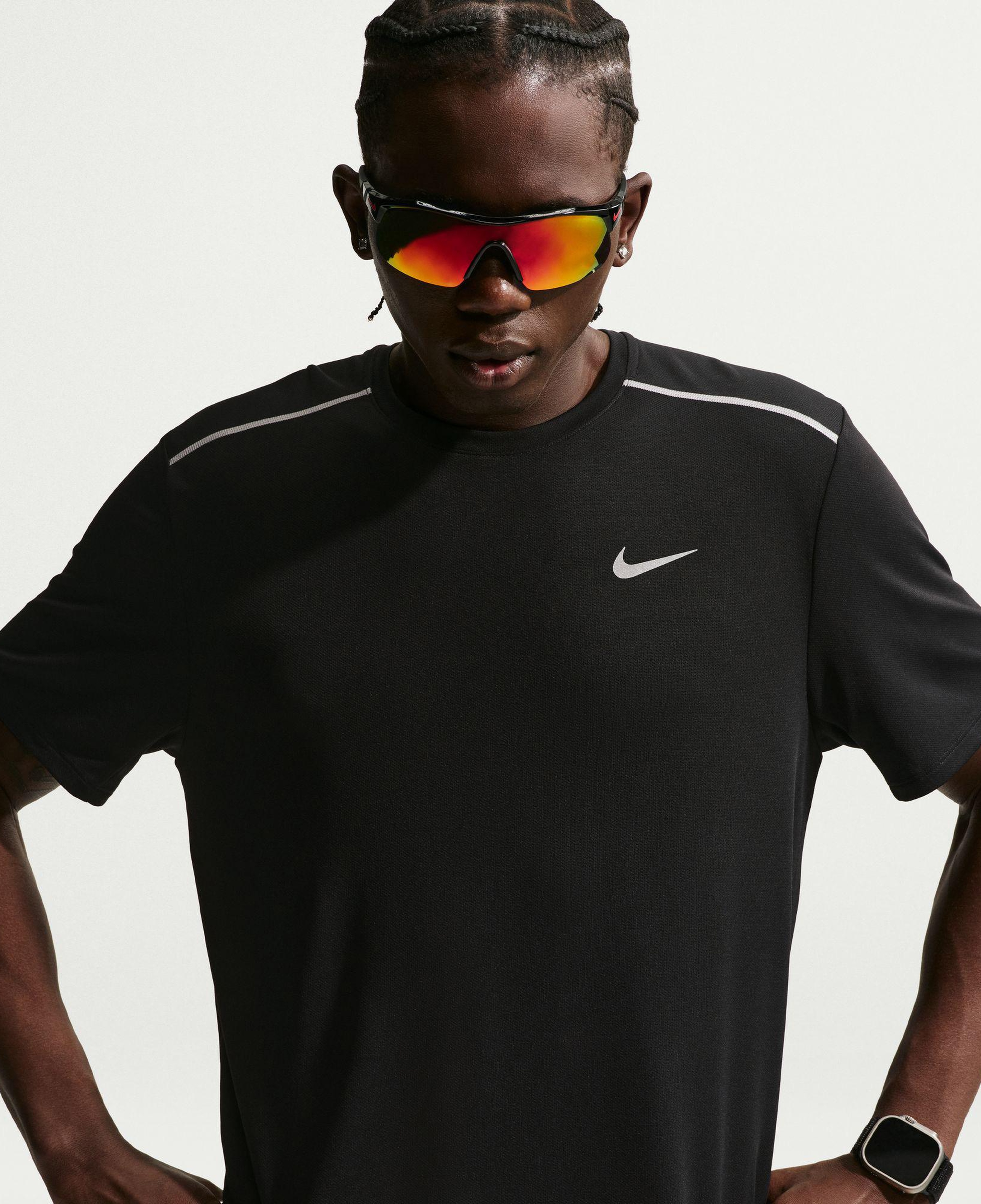 Nike Dri-Fit Miler Erkek Siyah T-Shirt