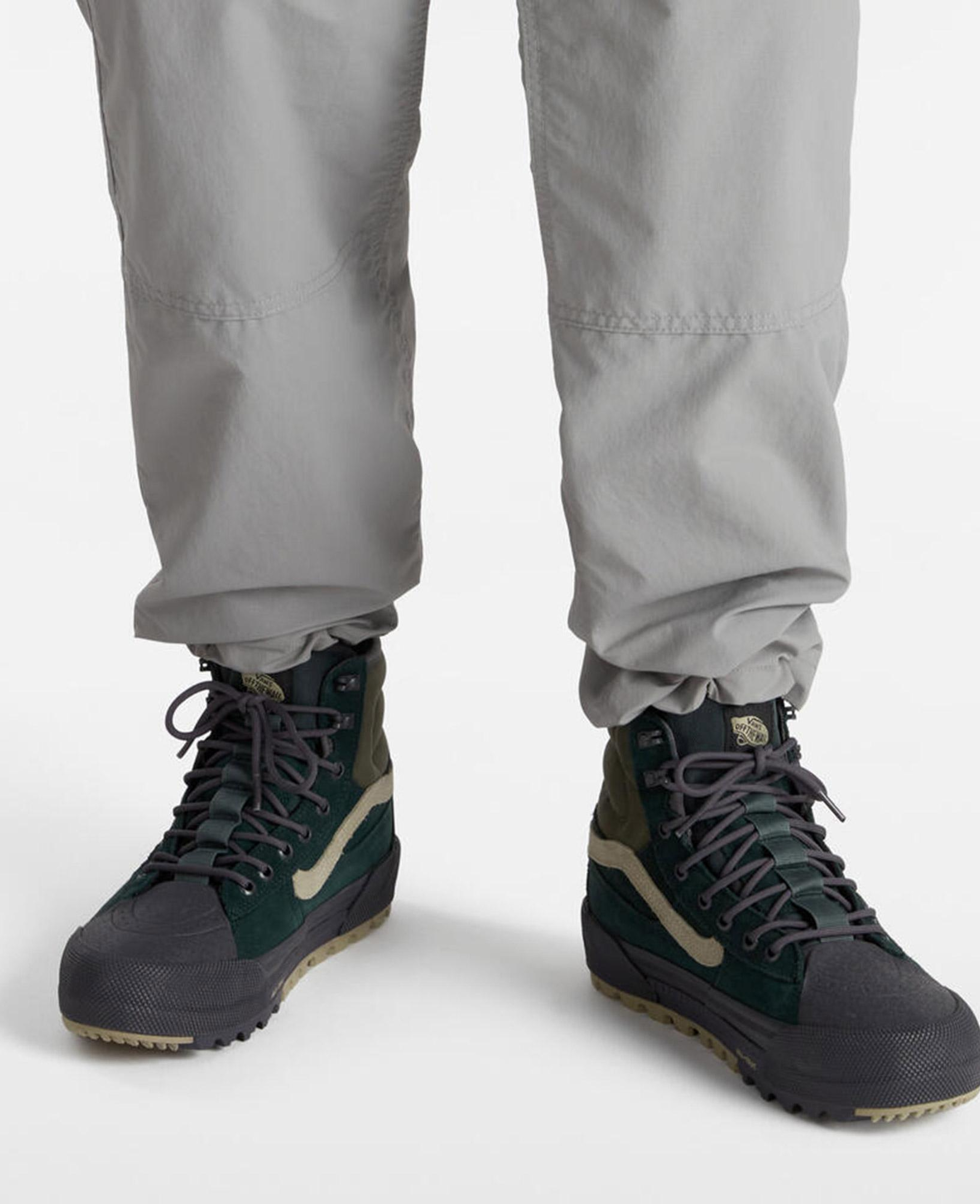 Vans MTE Sk8-Hi Gore-Tex Erkek Siyah Bot