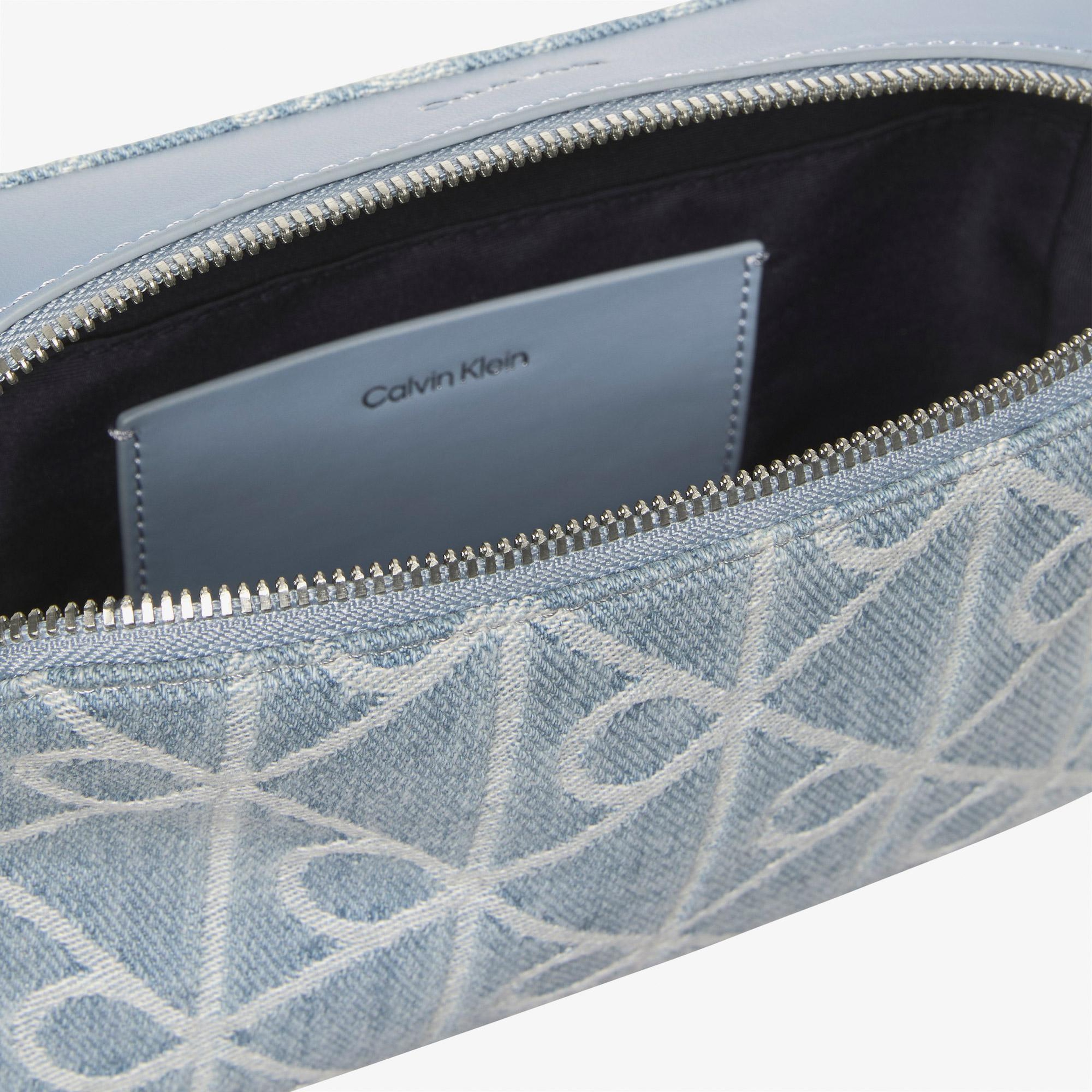 Calvin Klein Emblem Denim Camera Kadın Mavi Çapraz Çanta